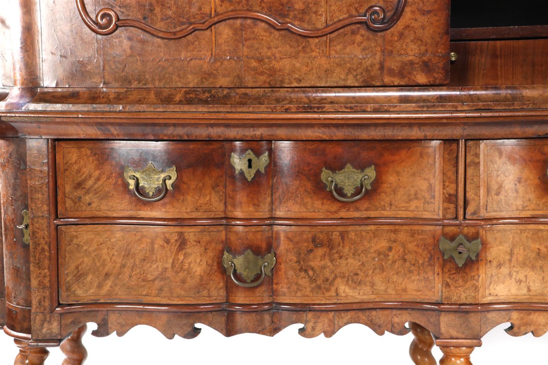 Burr walnut veneer on oak cross legged cabinet - Image 4 of 5