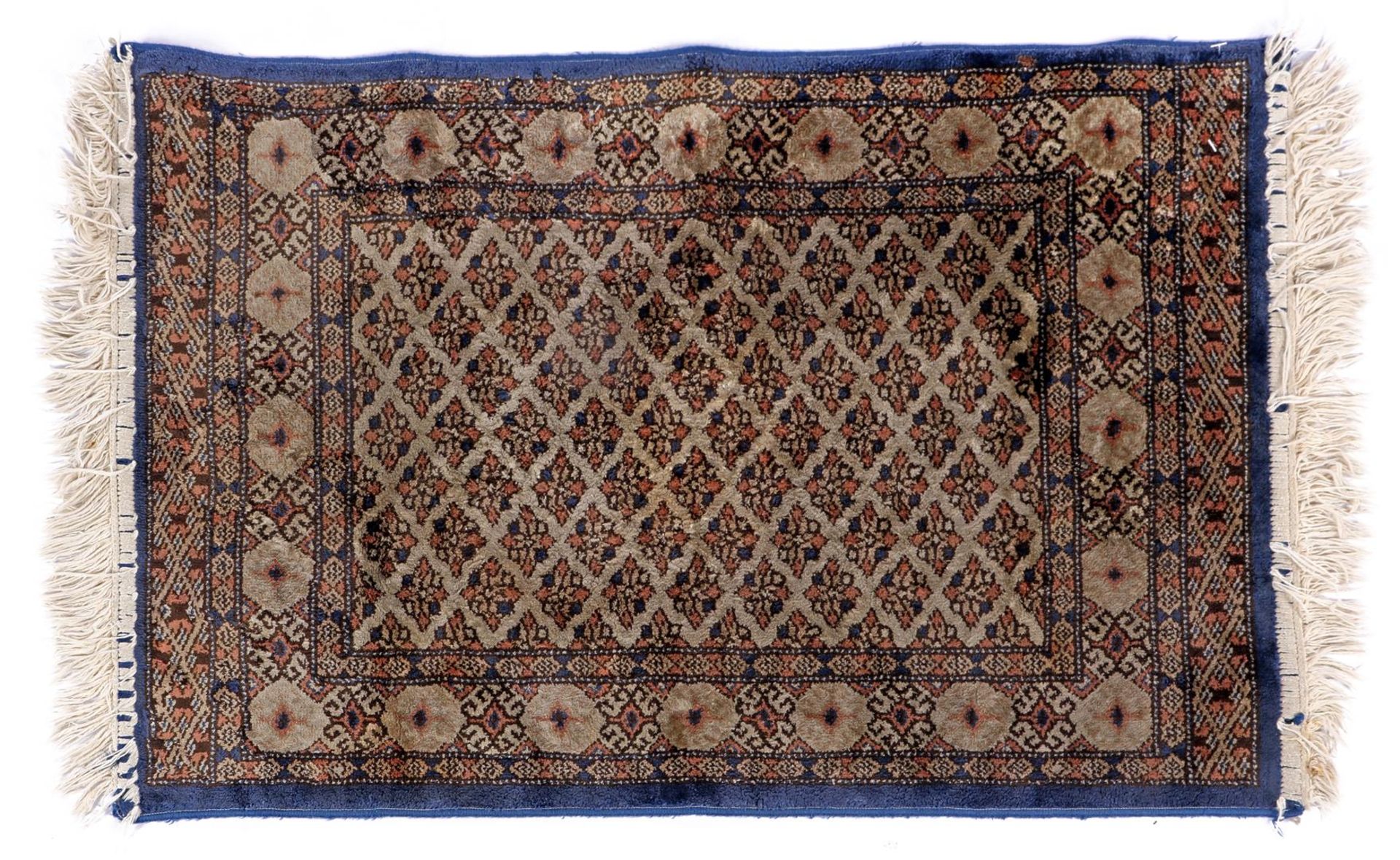 Hand-knotted wool carpet with décor