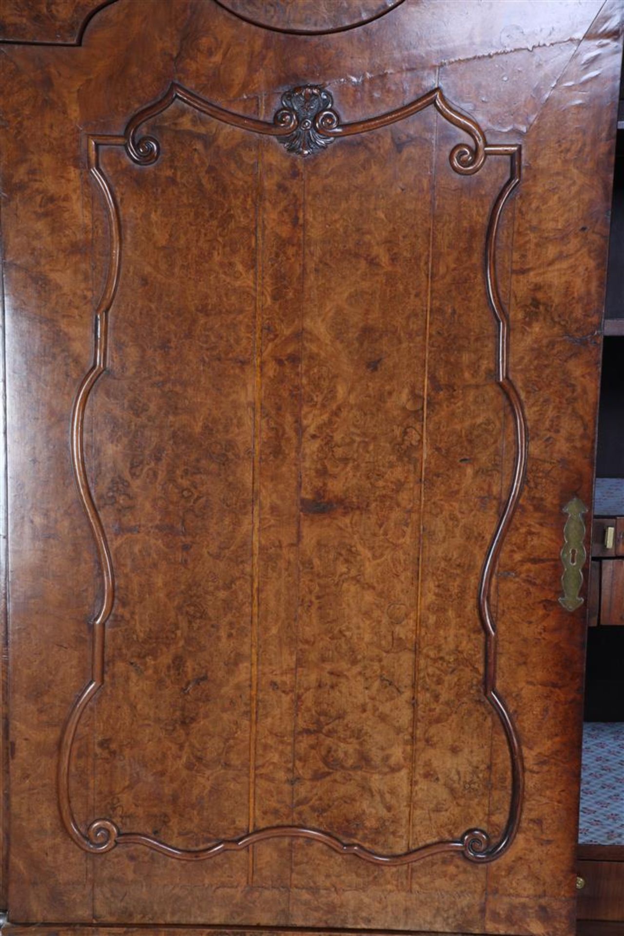 Burr walnut veneer on oak cross legged cabinet - Image 3 of 5