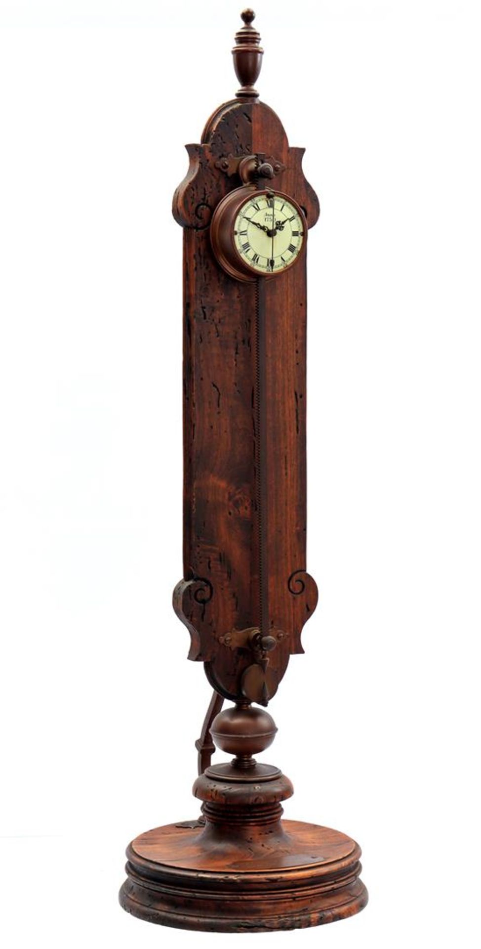 Saw clock after an antique model