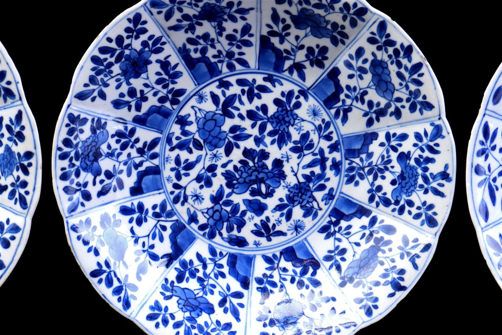 3 blue and white porcelain plates - Bild 4 aus 4