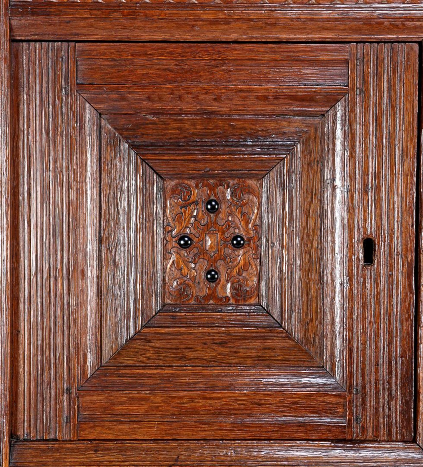 Oak Renaissance 4-door cabinet - Image 2 of 4