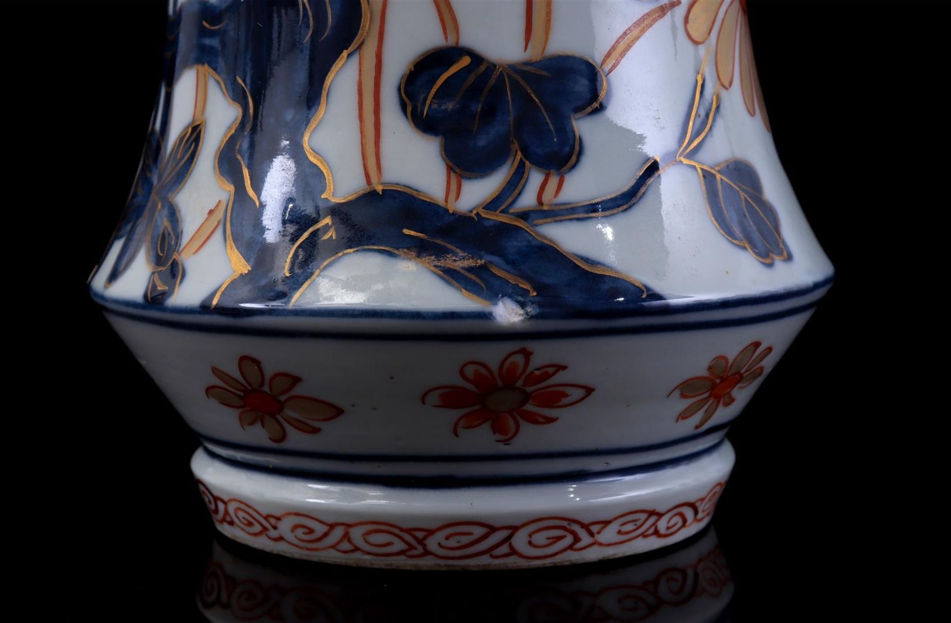 Porcelain Imari vase - Image 3 of 5