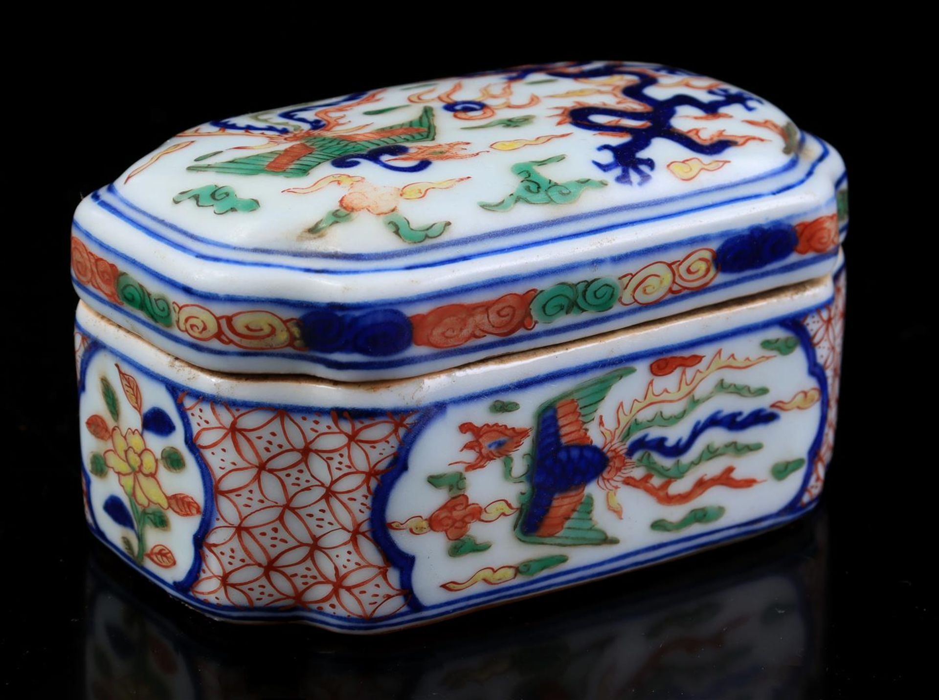 Porcelain lidded bowl - Image 3 of 3