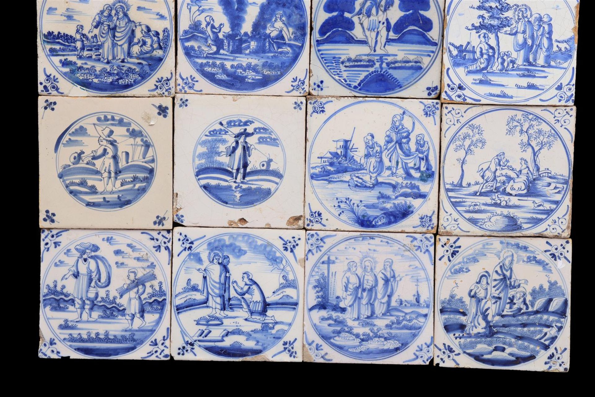 16 glazed earthenware tiles