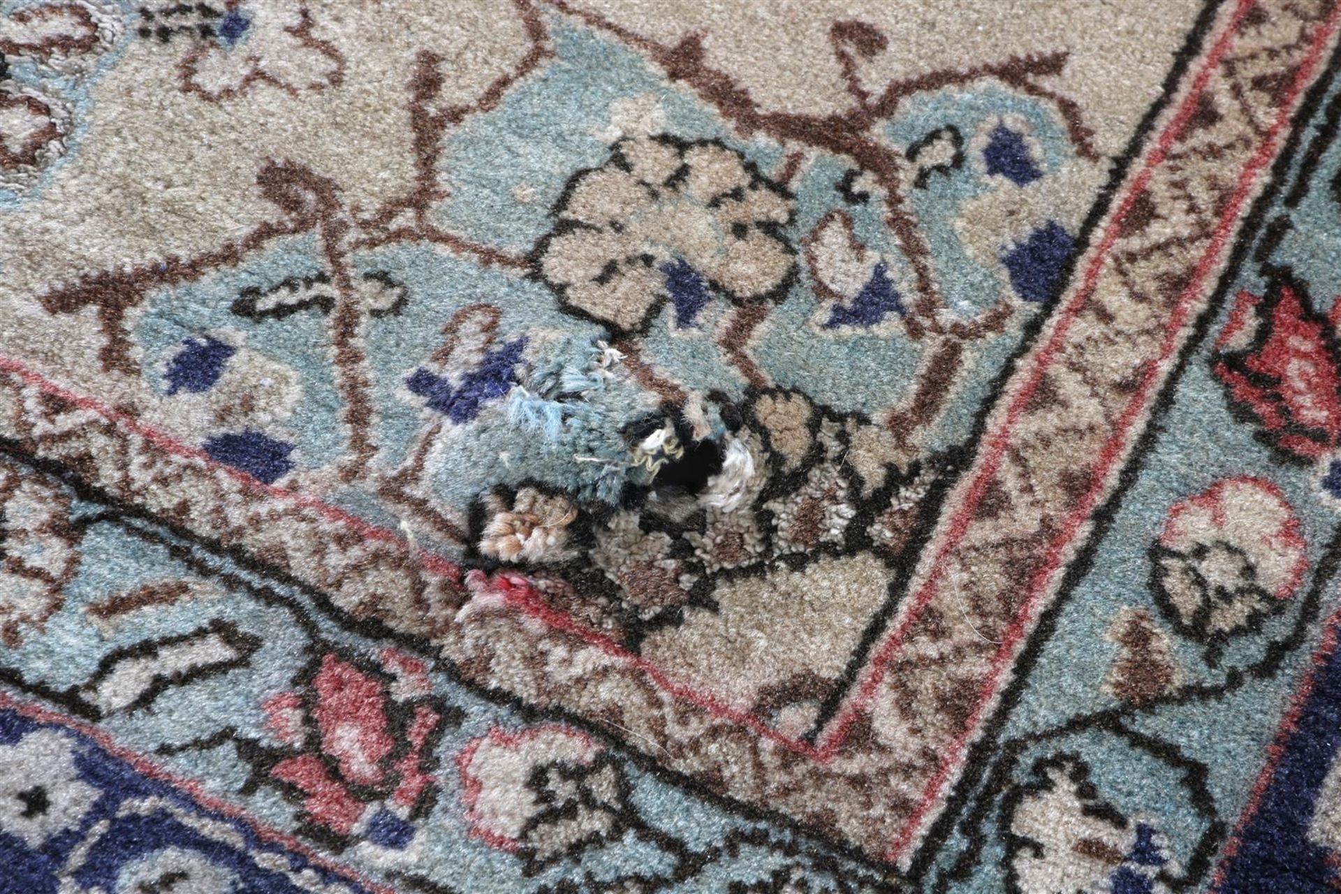 Oriental hand-knotted carpet - Image 4 of 5