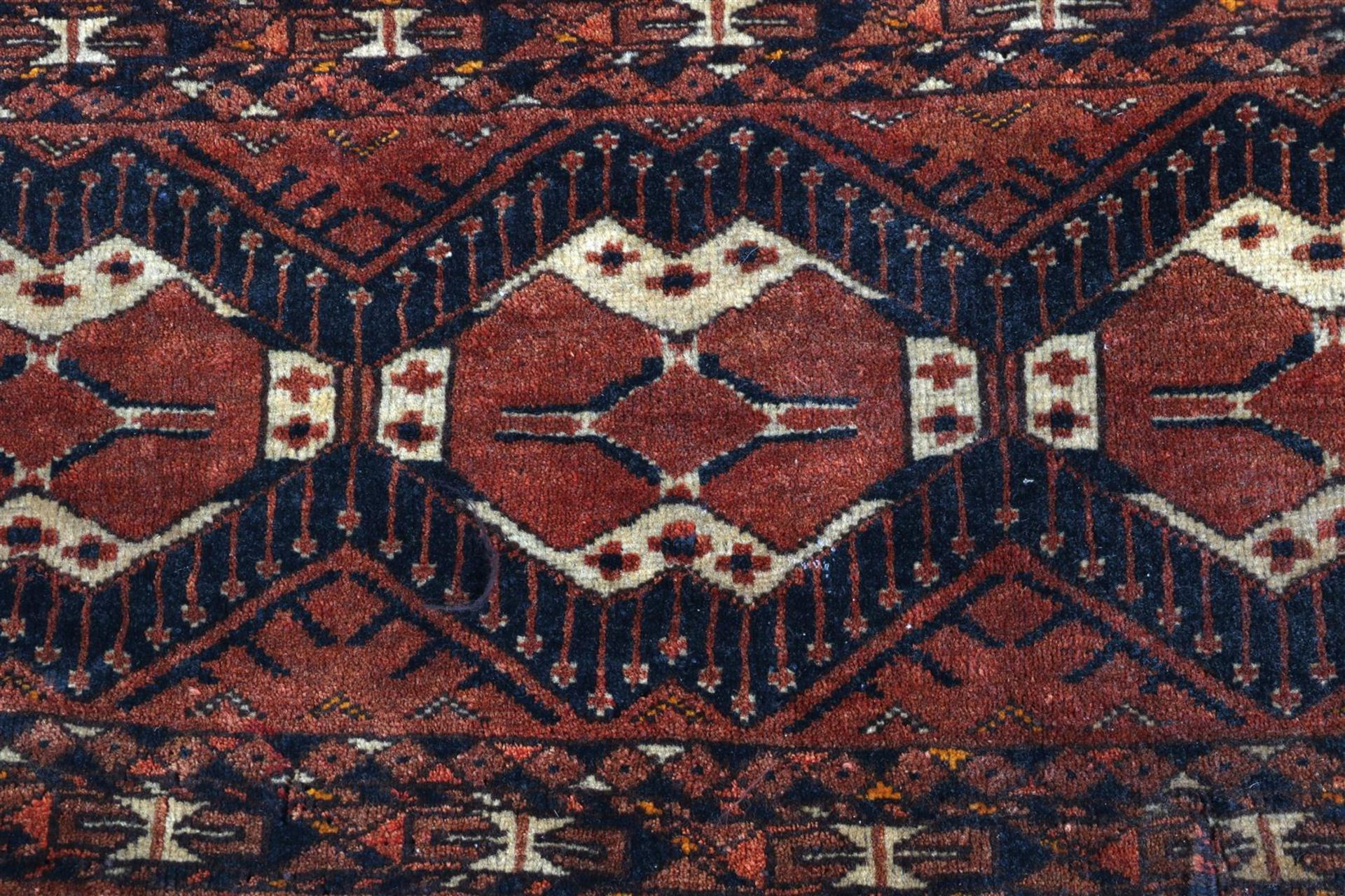 Hand-knotted carpet - Image 4 of 4