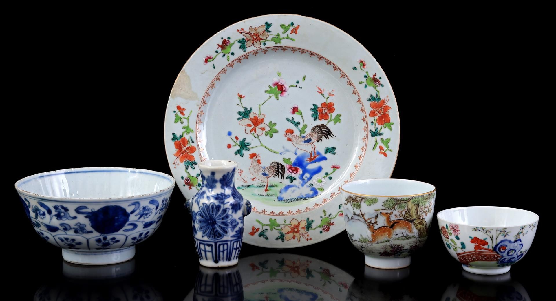 Porcelain bowl in relief with floral decor