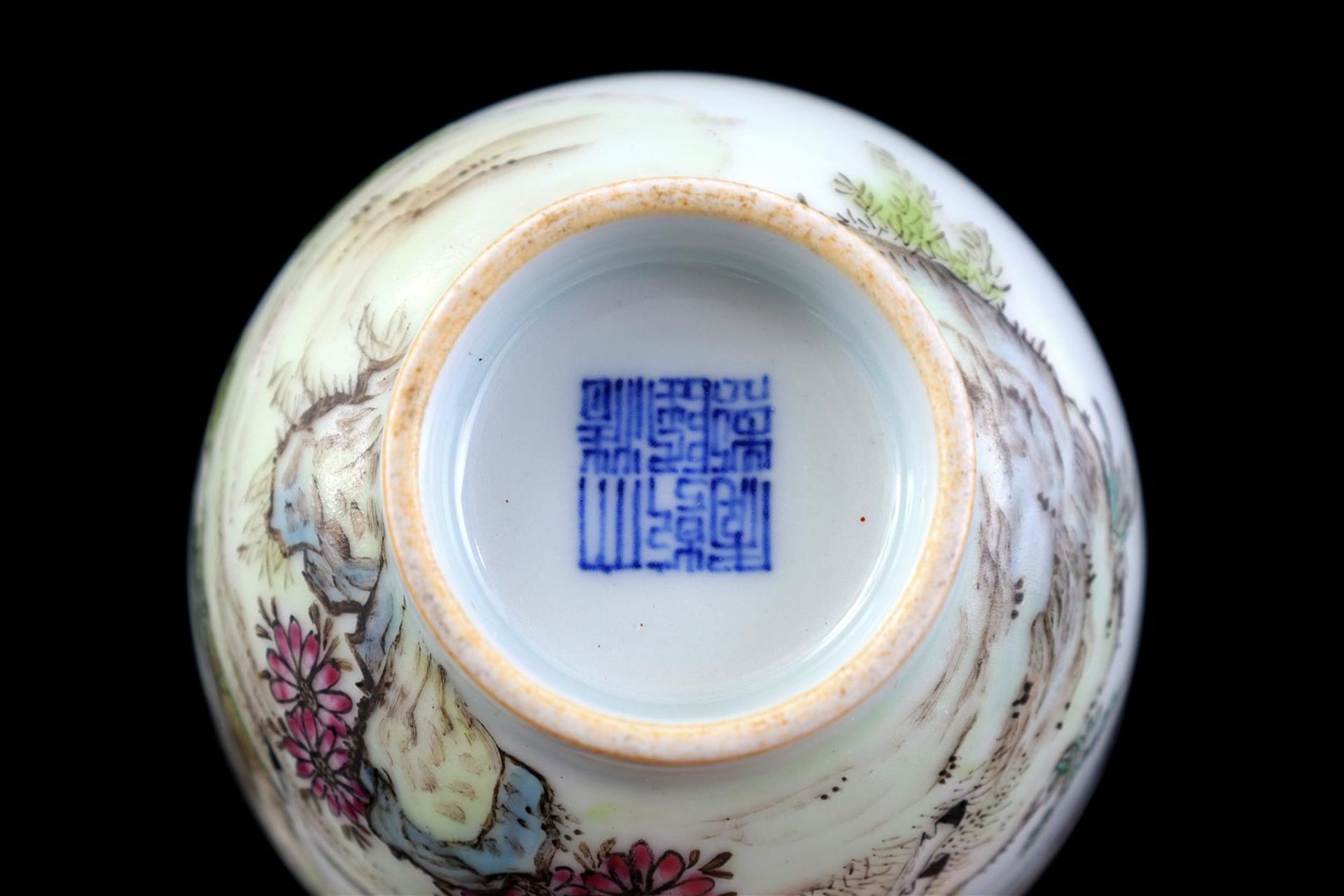 Porcelain bowl in relief with floral decor - Bild 3 aus 4