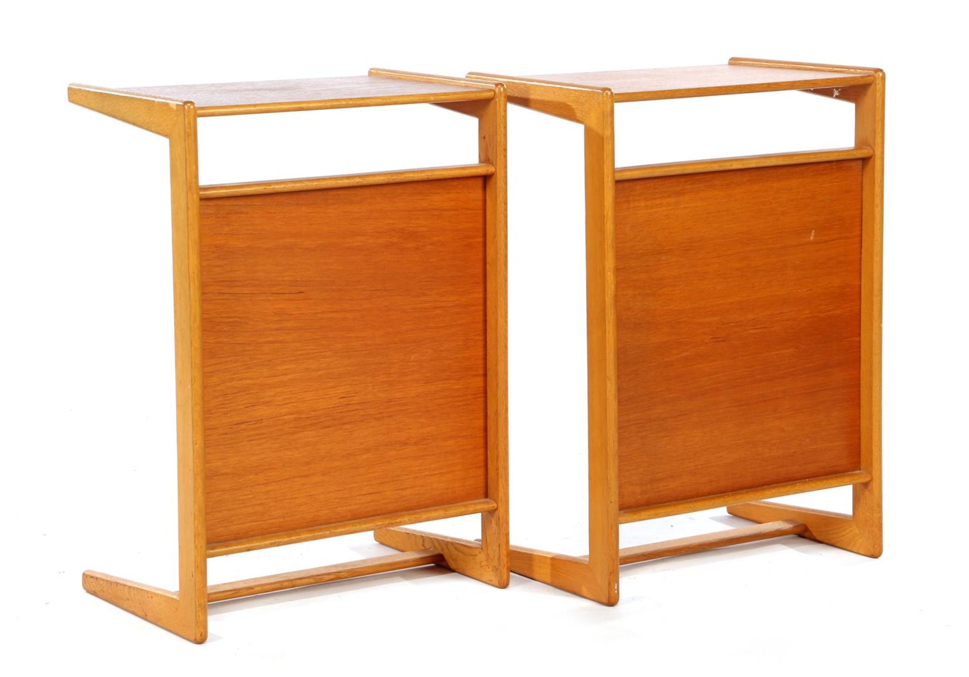 2 beechwood tables