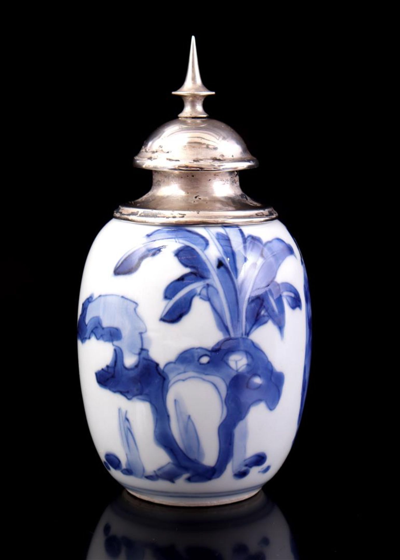 Egg-shaped porcelain tea caddy - Image 3 of 5