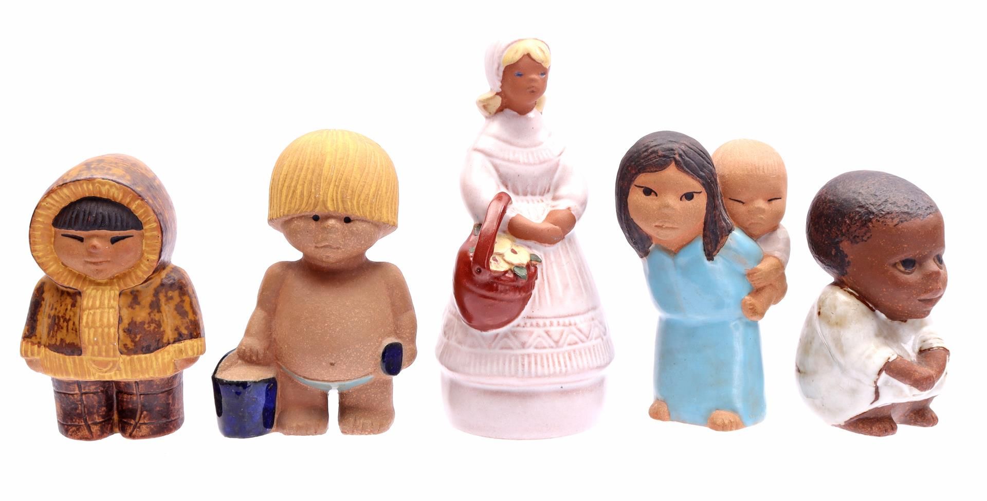 5 earthenware figurines