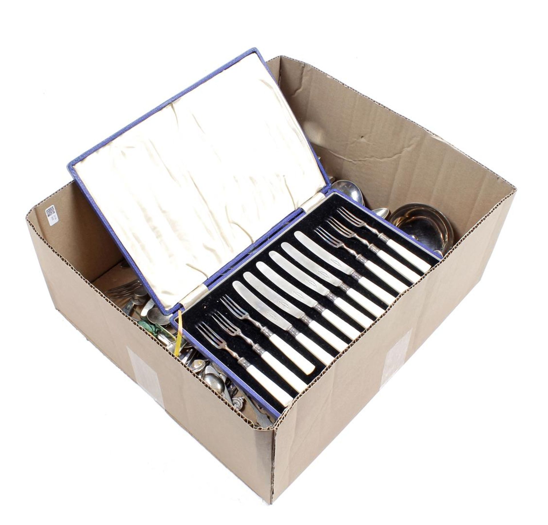 Box with various plate cutlery