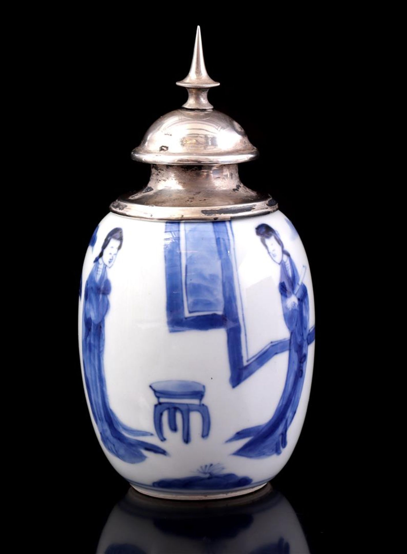 Egg-shaped porcelain tea caddy