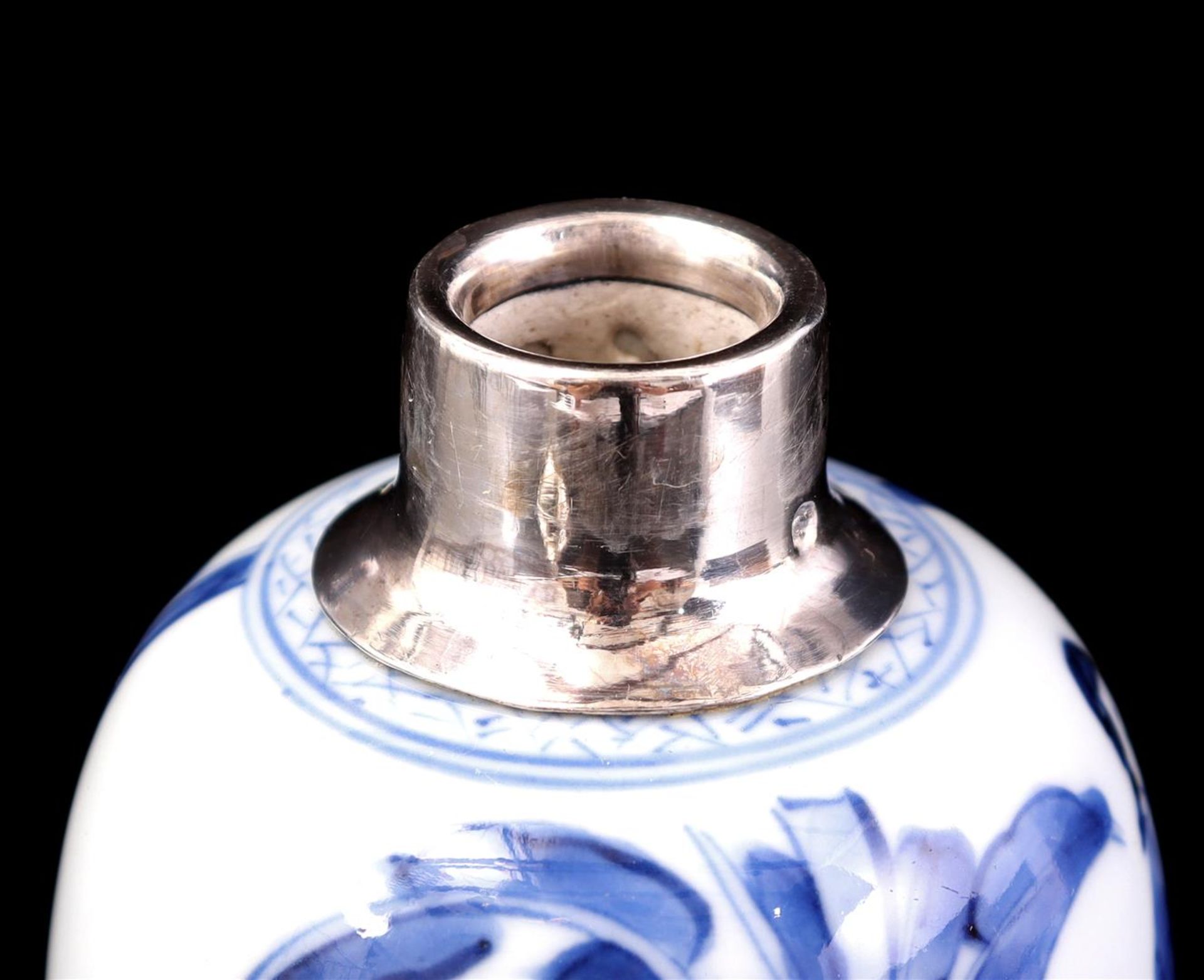 Egg-shaped porcelain tea caddy - Image 4 of 5