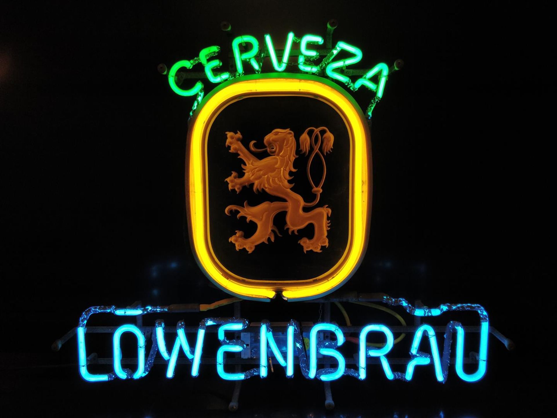 Neon sign Löwenbrau beer