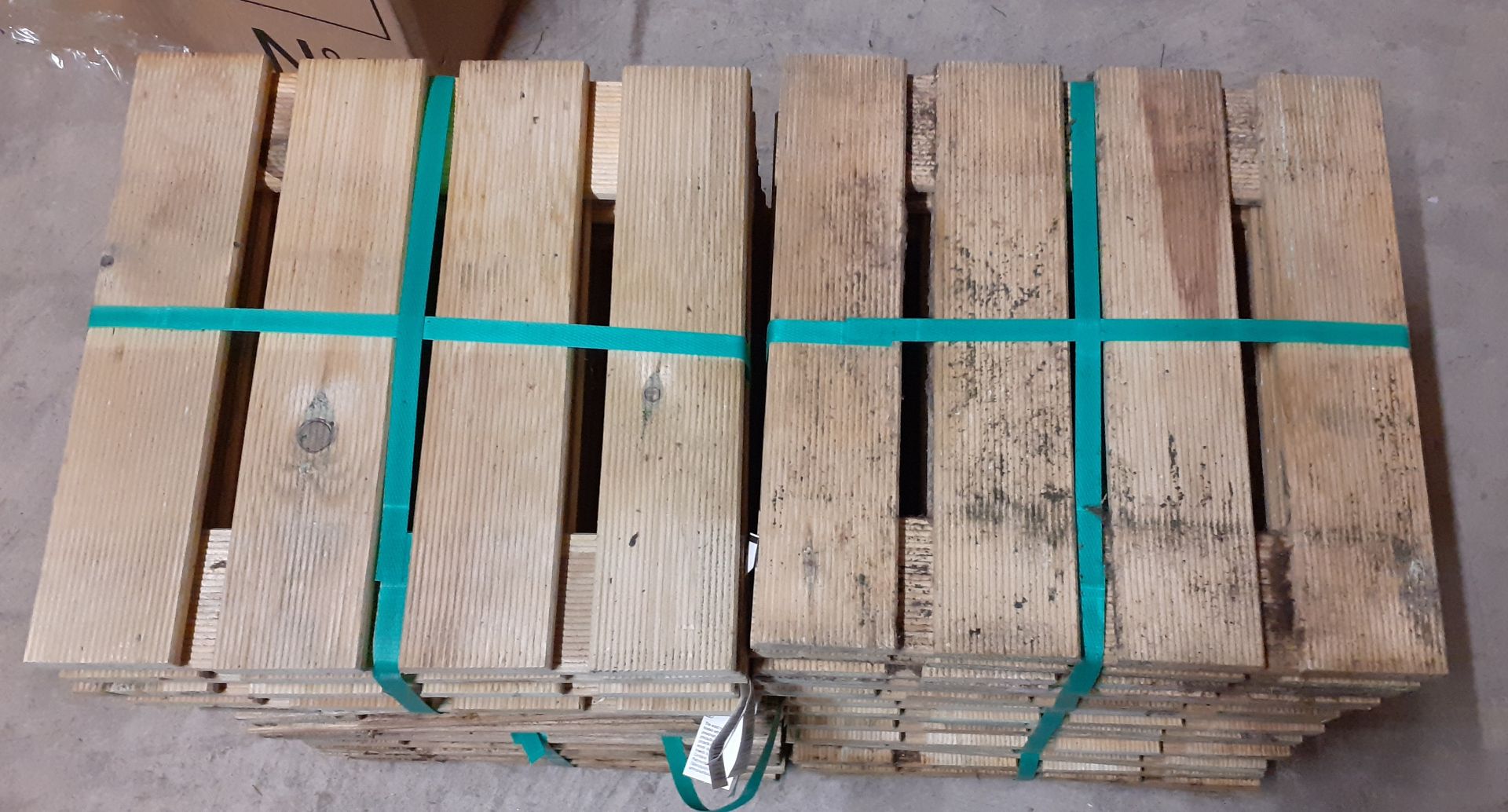 X 6 PACK OF 6 DECKING TILES. APROXIMATE SIZE H 2.4 X W 30 X 30 CM. TOTAL RRP £149.94