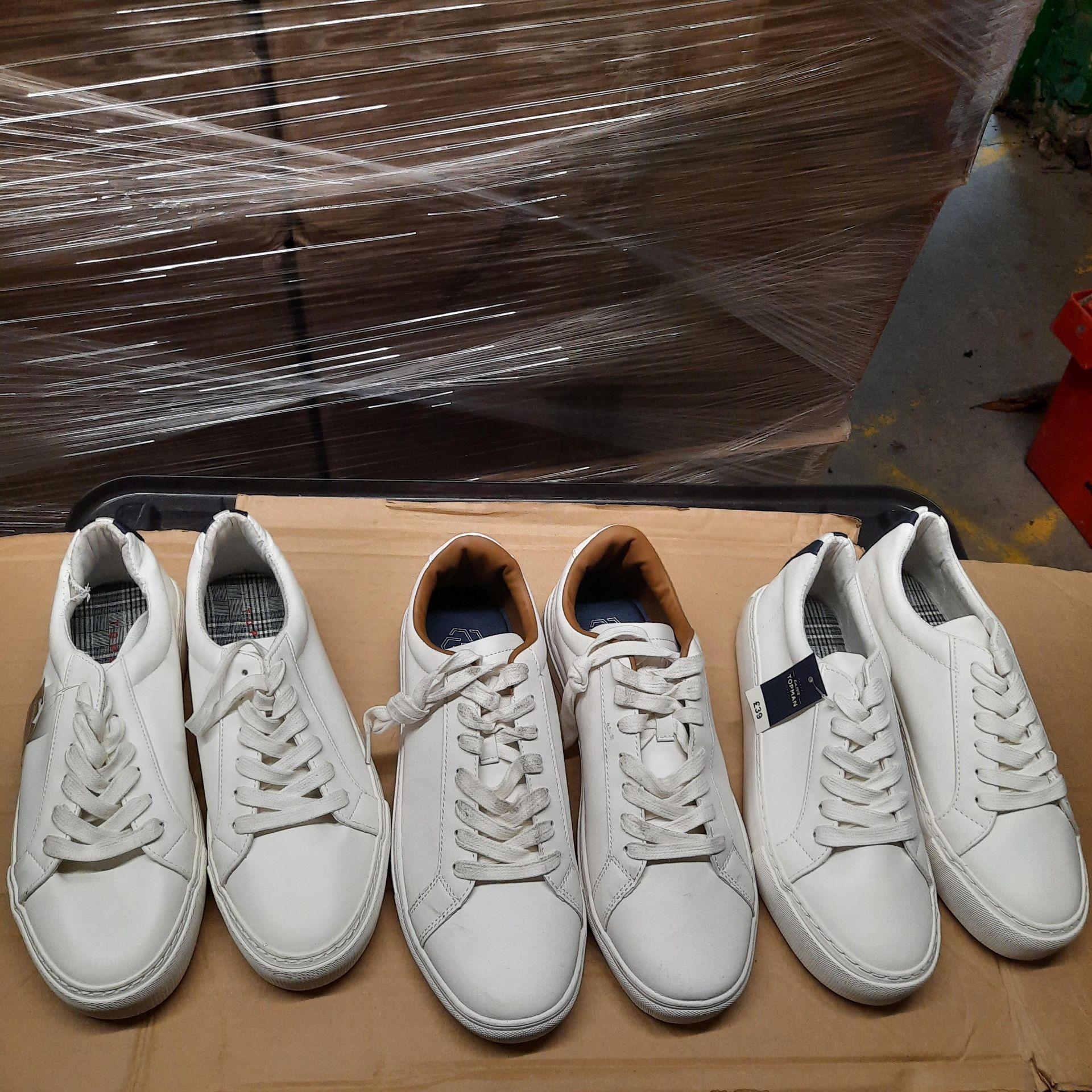 X 3 NEW & BAGUED PAIR OF GENTLEMAN TRAINERS IN VARIOUS SIZES. TOTAL RRP £103. ALL SLIGHTLY DIRT.