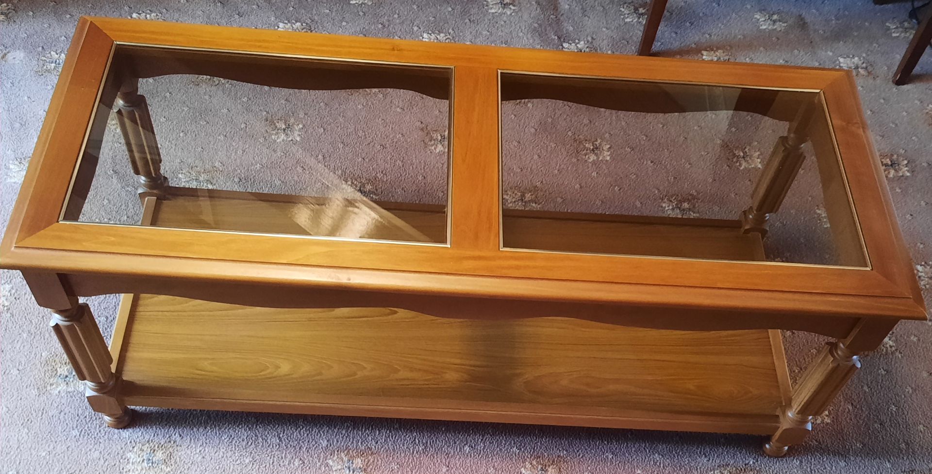 COFFE TABLE WITH TWO GLASSES TOP PANELS, IN VERY GOOD CONDITION