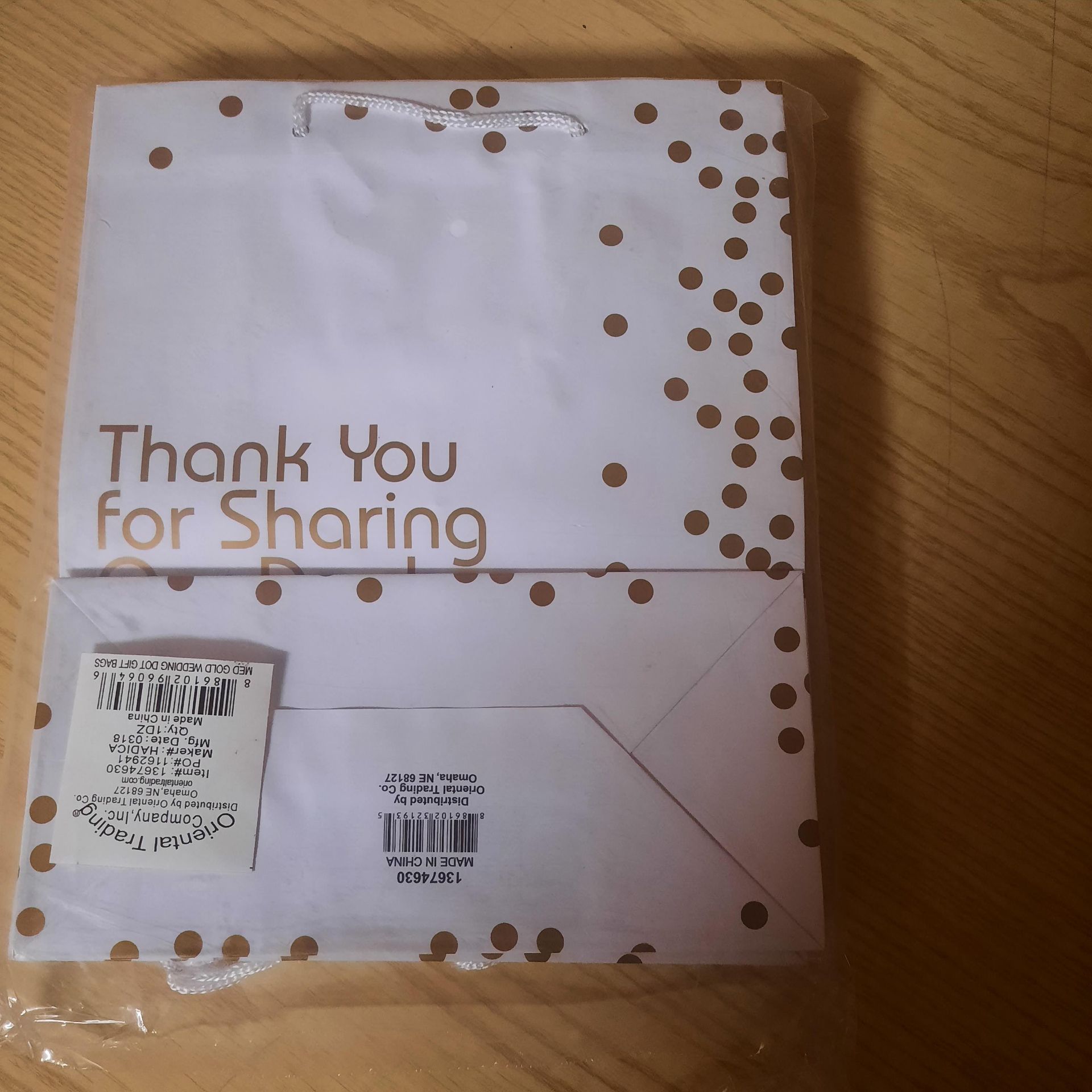 X 30 BRAND NEW THANK YOU FOR SHARING WHITE AND GOLD GIFT BAGS. TOTAL RRP £58.50