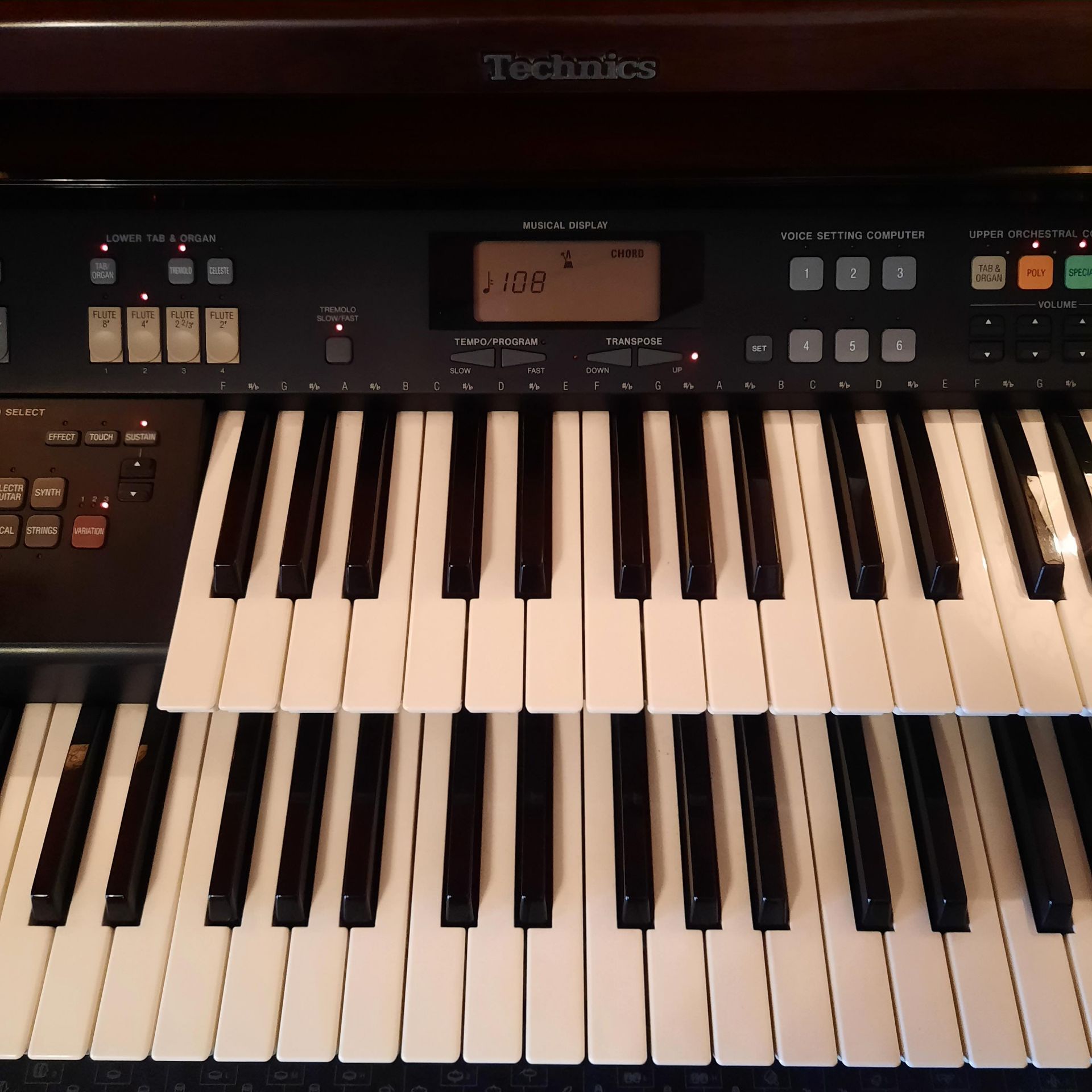 TECHNICS GA1 ORGAN IN VERY GOOD WORKING CONDITIONS, ONE OWNER FROM NEW. COSTING OVER £10,000 WHEN - Image 3 of 17