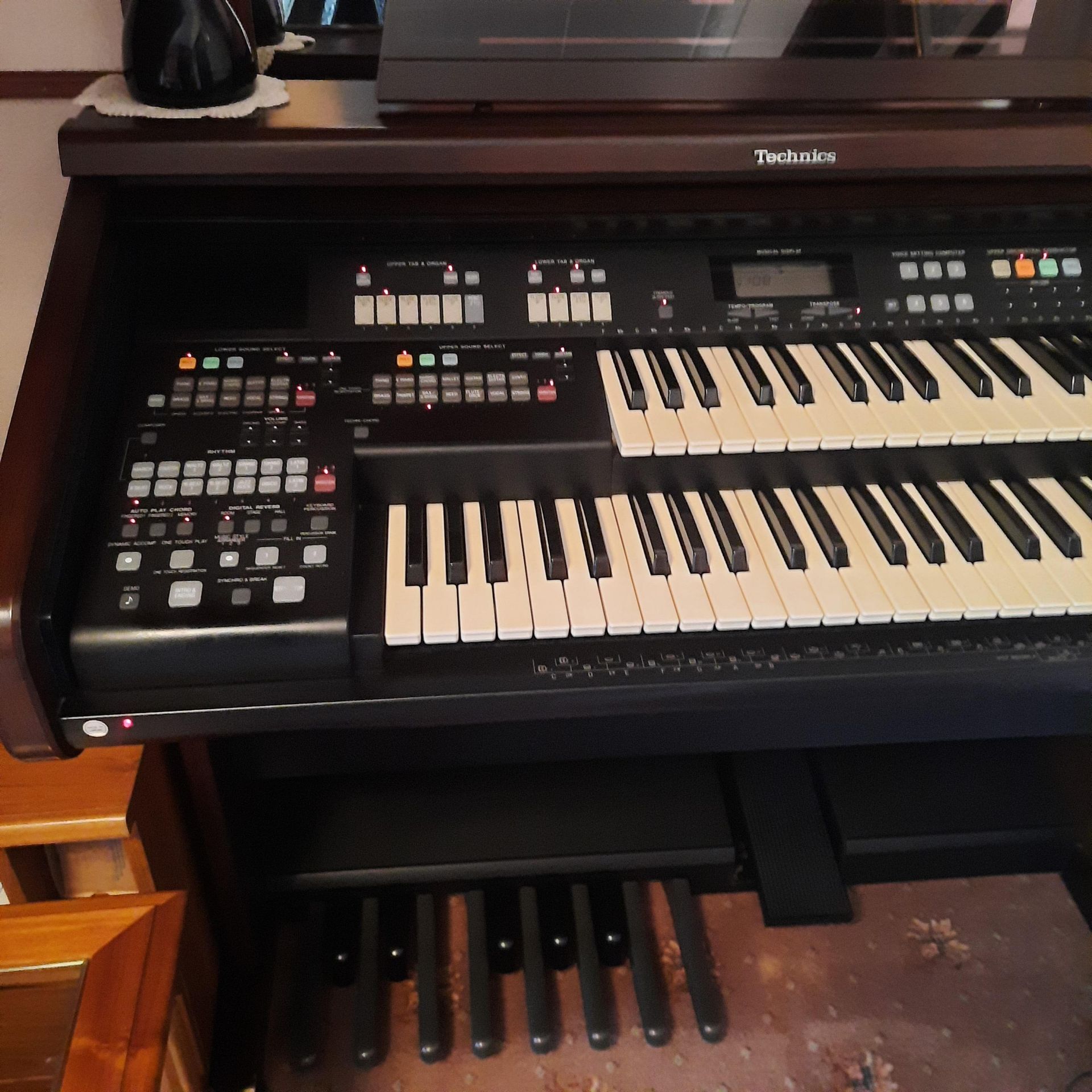 TECHNICS GA1 ORGAN IN VERY GOOD WORKING CONDITIONS, ONE OWNER FROM NEW. COSTING OVER £10,000 WHEN - Image 2 of 17