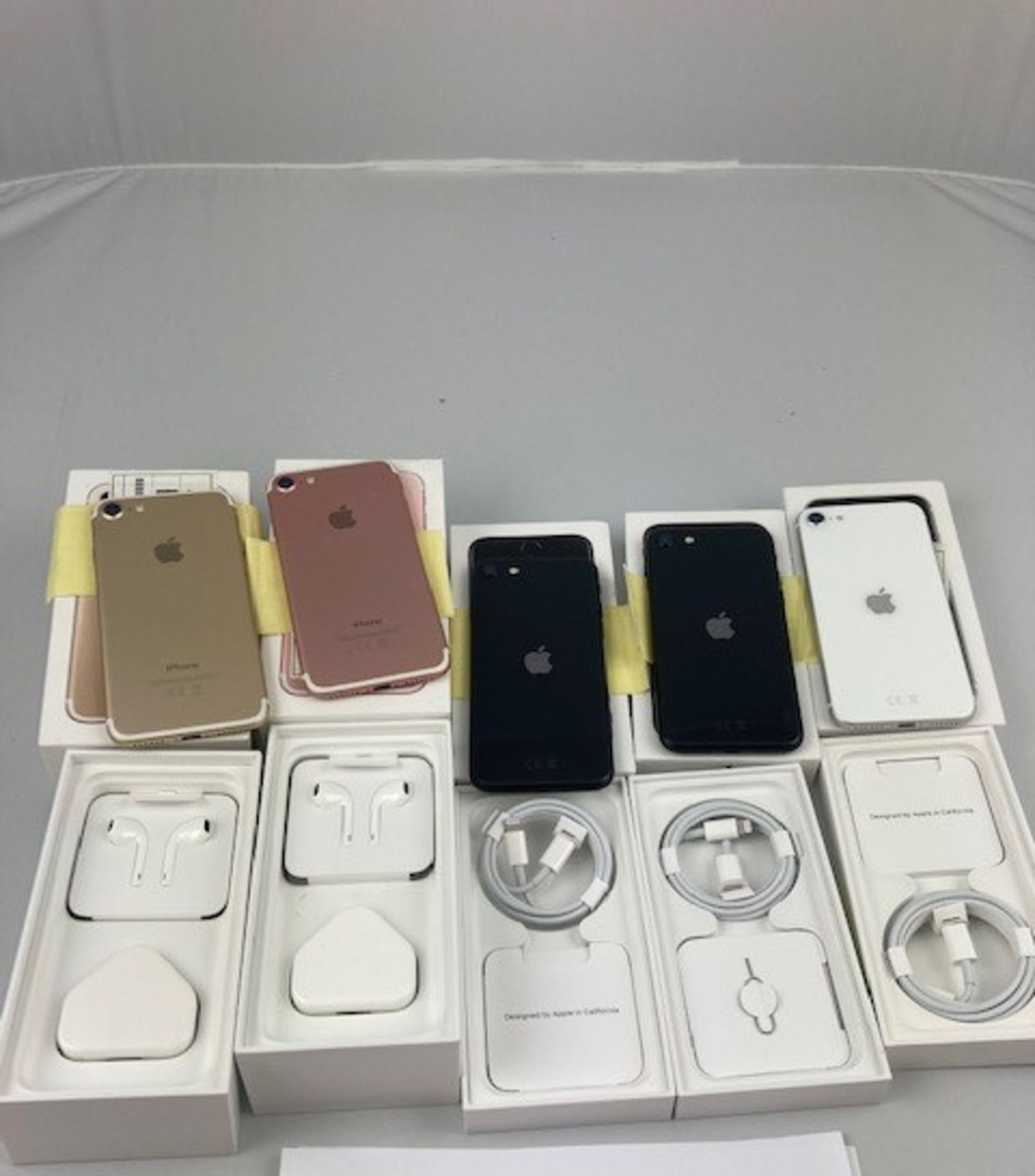 Box of 5 Apple Iphones. Latest selling price £1197.00* - Image 2 of 2