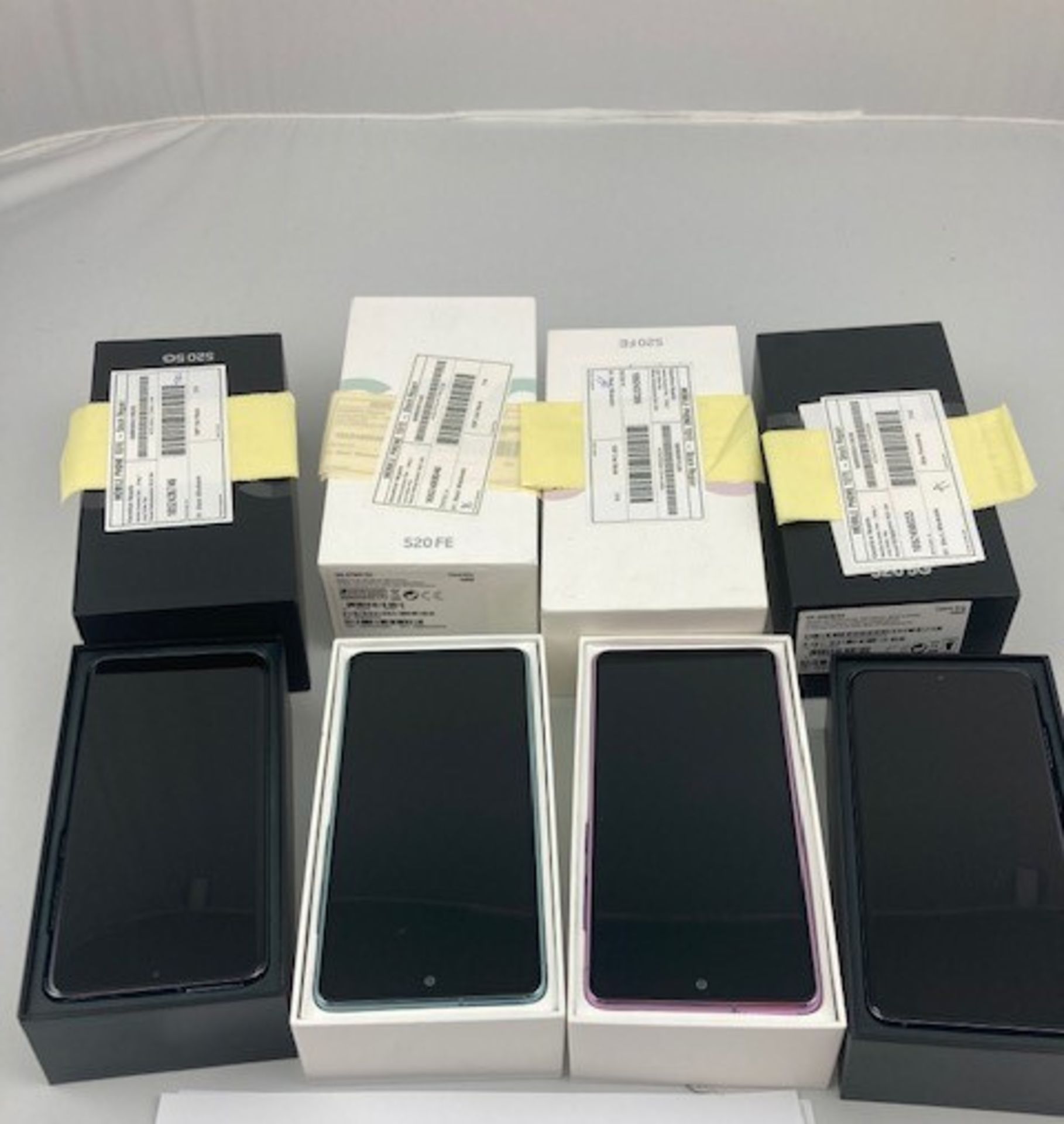 Box of 4 SAMSUNG Galaxy S20 Handsets. Latest selling price £2997.98