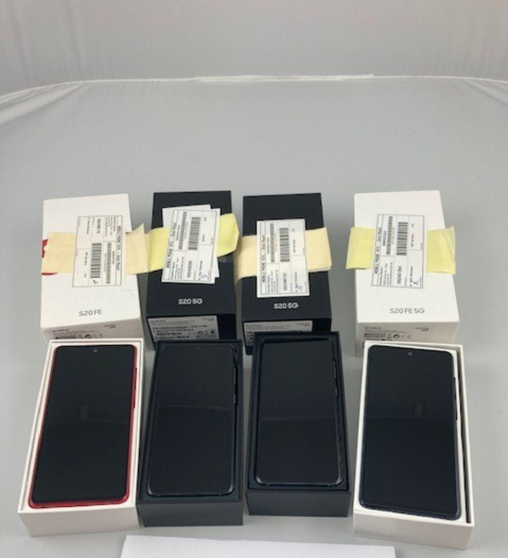 Box of 4 SAMSUNG Galaxy S20 Handsets. Latest selling price £3097.98*