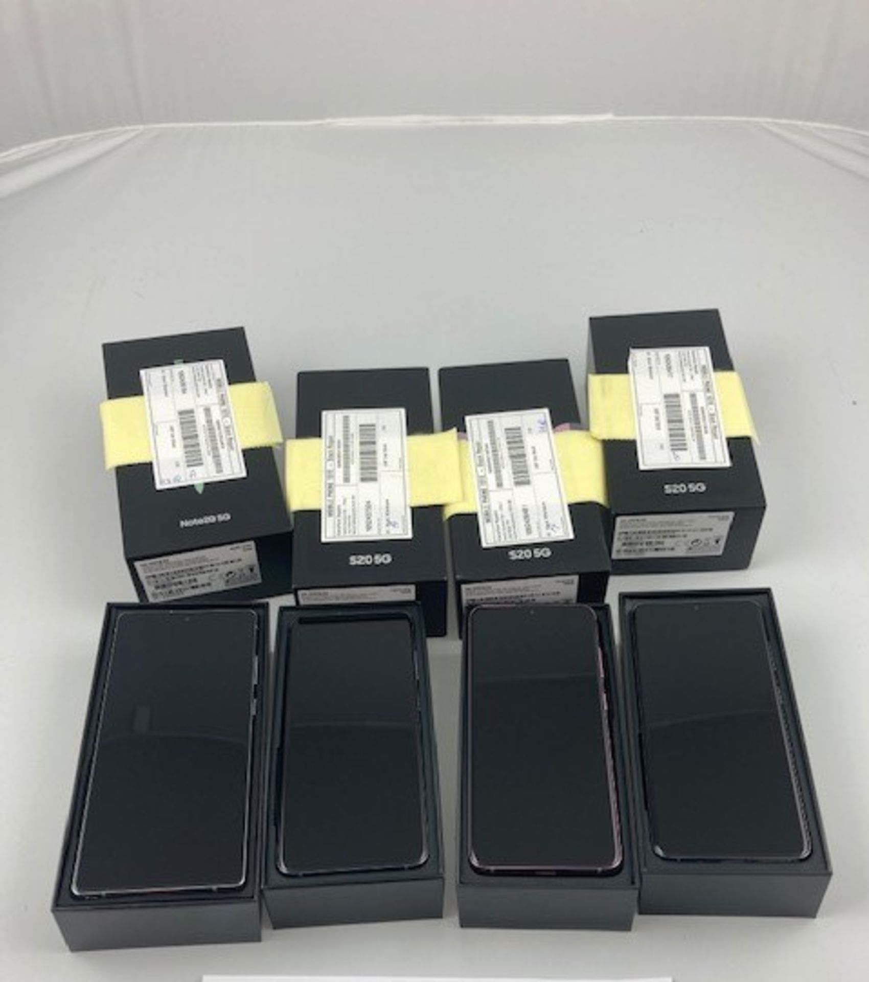 Box of 4 SAMSUNG Galaxy Handsets. Latest selling price £3646.99*