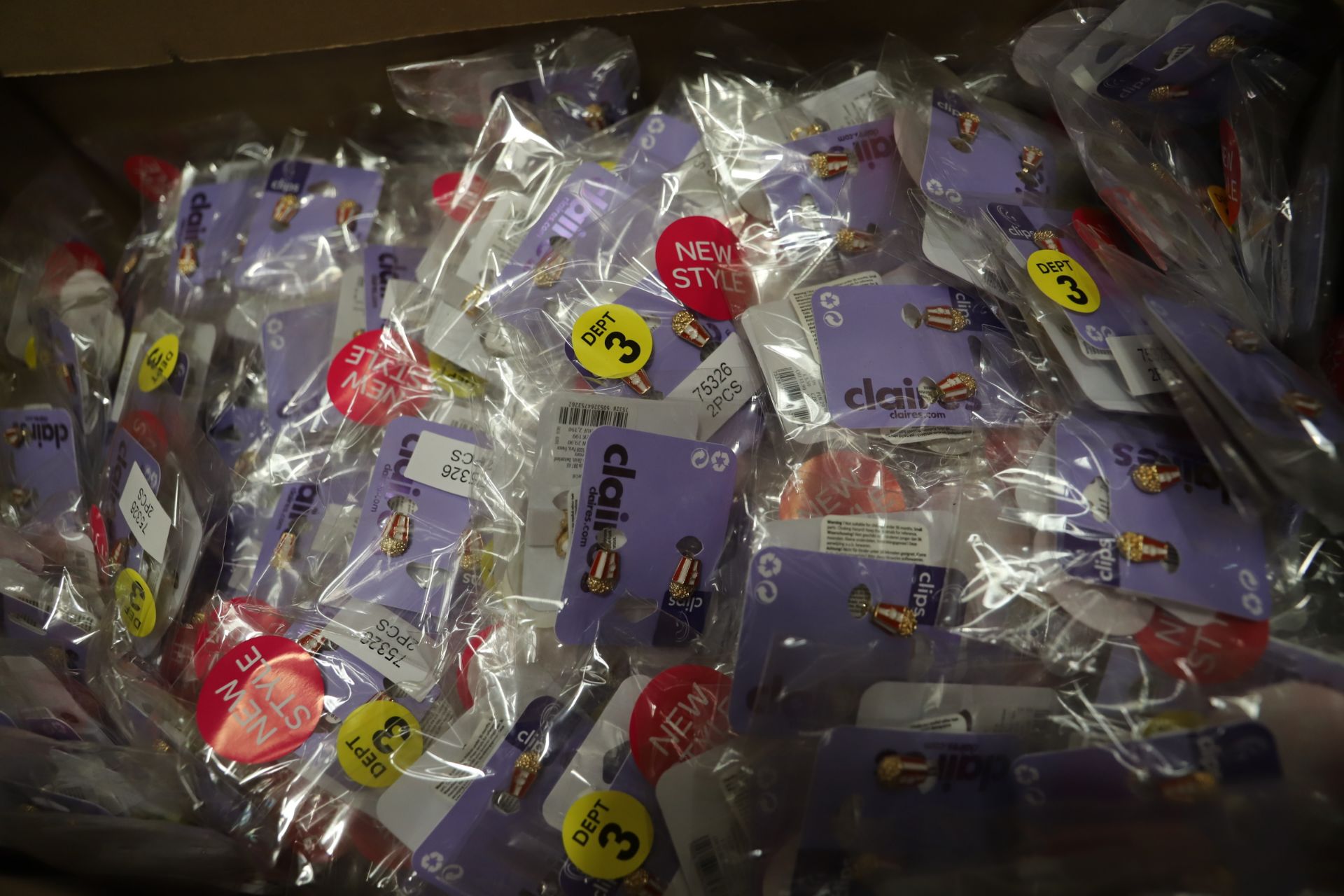 1 x Mixed pallet of Claire's Accessories Grade A stock. - Image 2 of 3