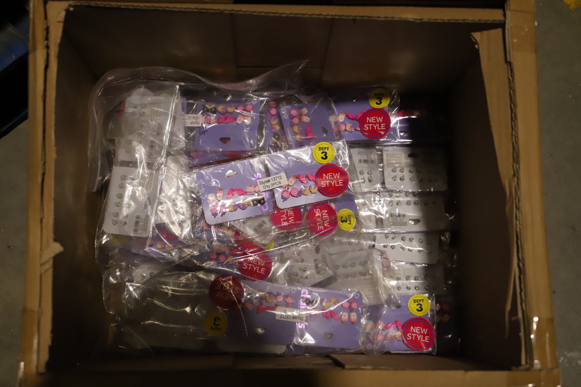1 x Mixed pallet of Claire's Accessories Grade A stock. - Image 4 of 5