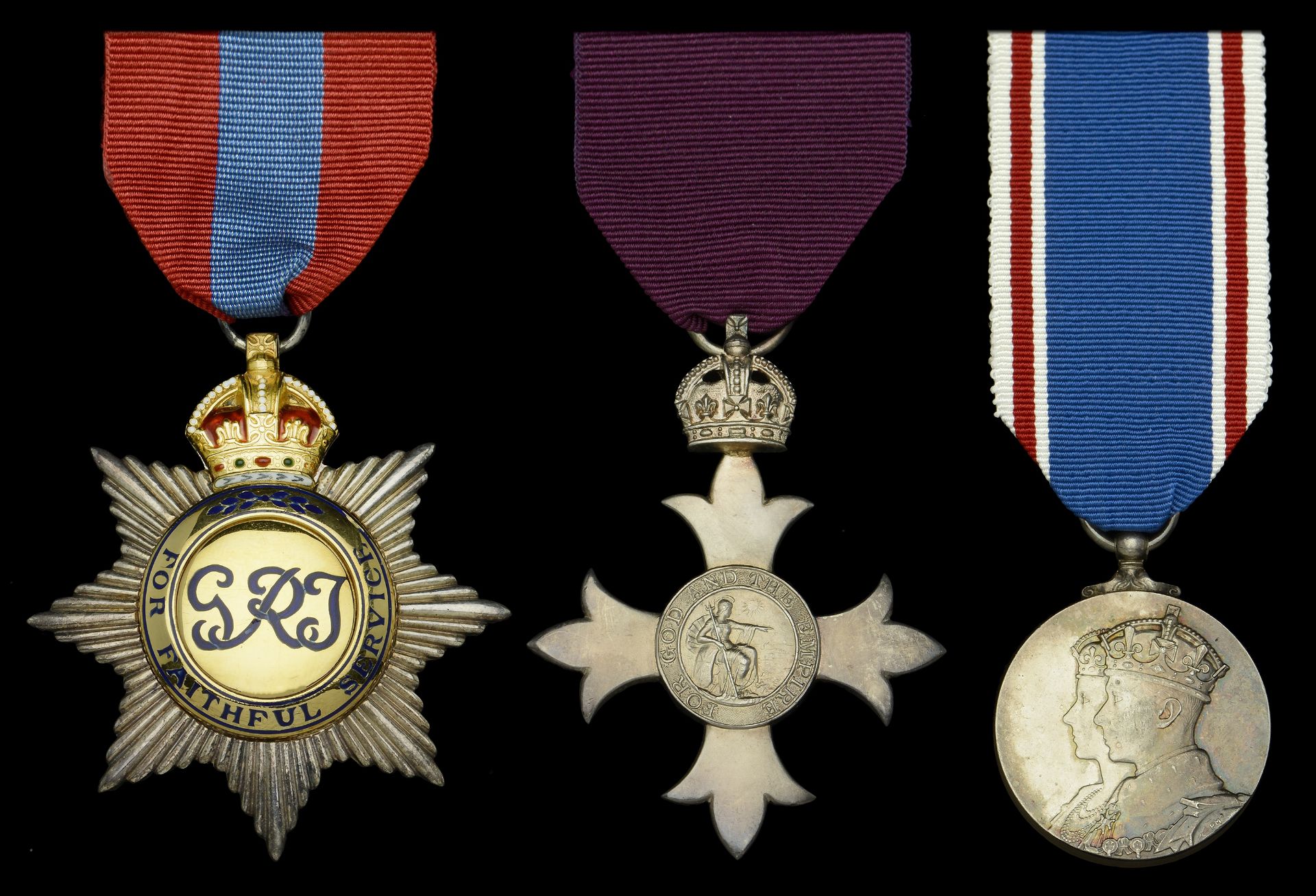 Groups and Single Decorations for Gallantry