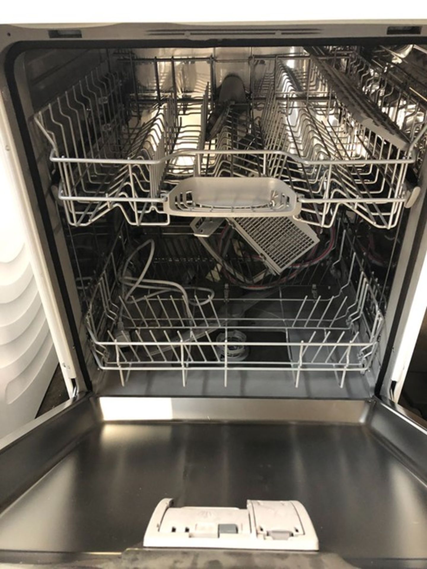 BOSCH SMS24AW01G FREESTANDING DISHWASHER - Image 2 of 2