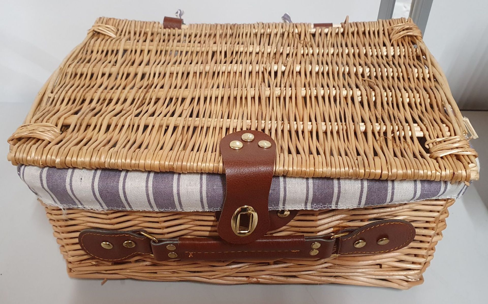 1 X WICKER BASKET SIZE: W-37CM H-17CM D-25CM *BLUE COLOURED LINING* RRP £10 - AS NEW