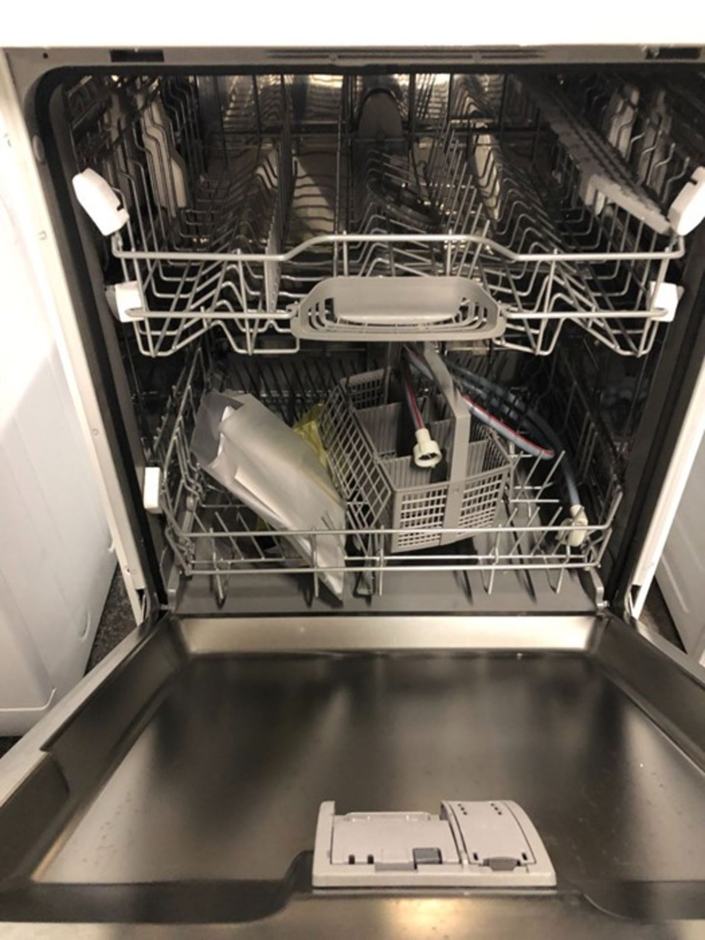 BOSCH SMS24AW01G FREESTANDING DISHWASHER - Image 3 of 3