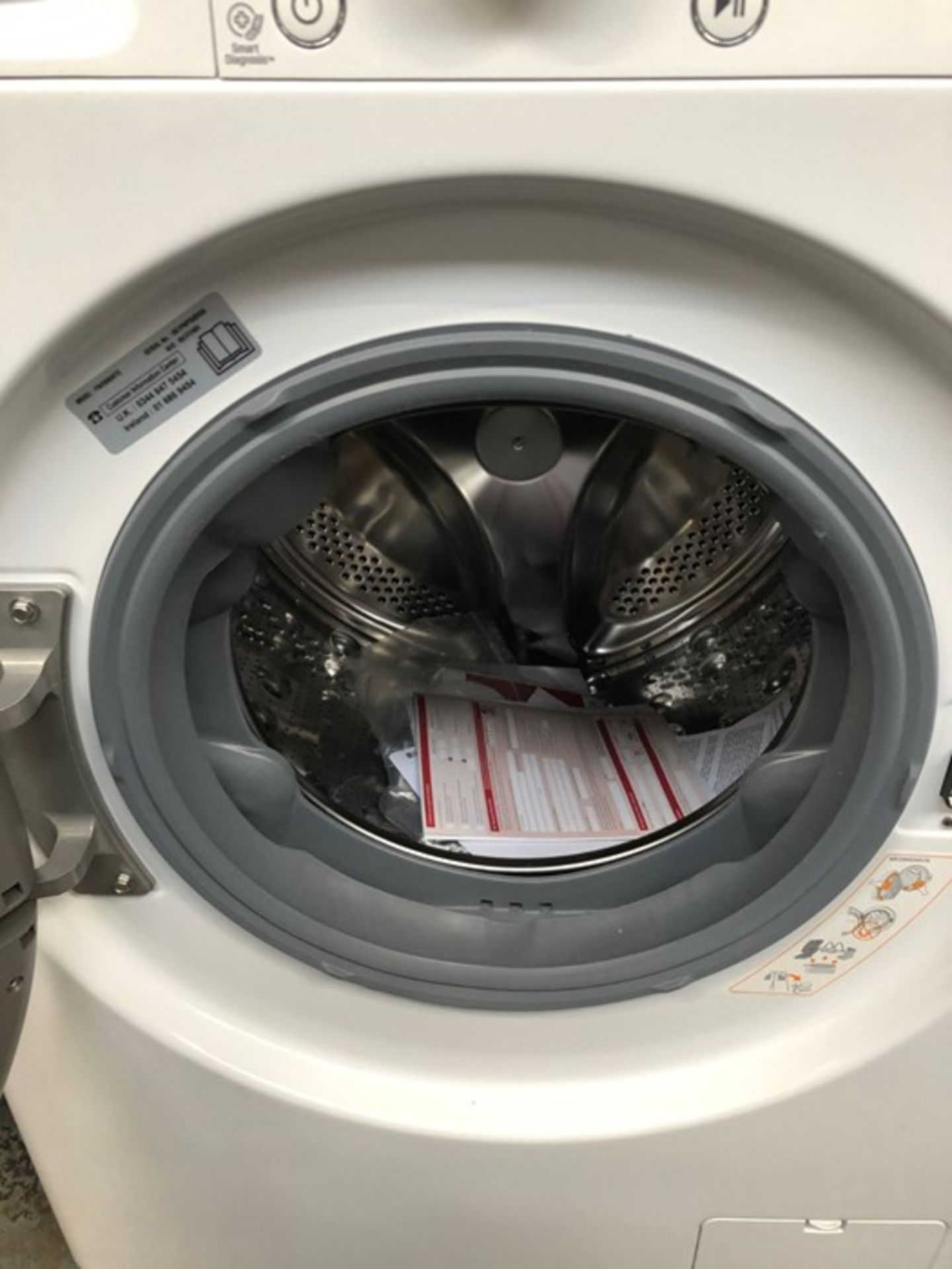 LG V900 FWV996WTS FREESTANDING WASHER DRYER - Image 2 of 2