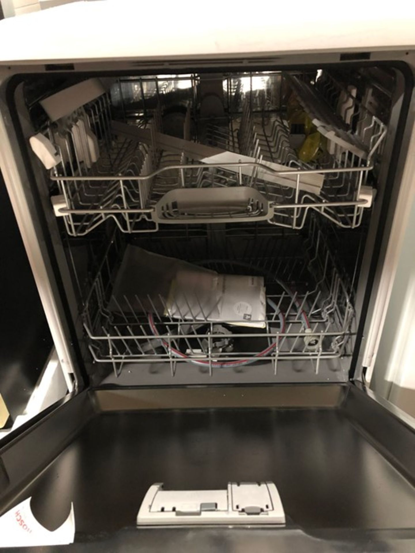 BOSCH SMS25AW00G FREESTANDING DISHWASHER - Image 2 of 3