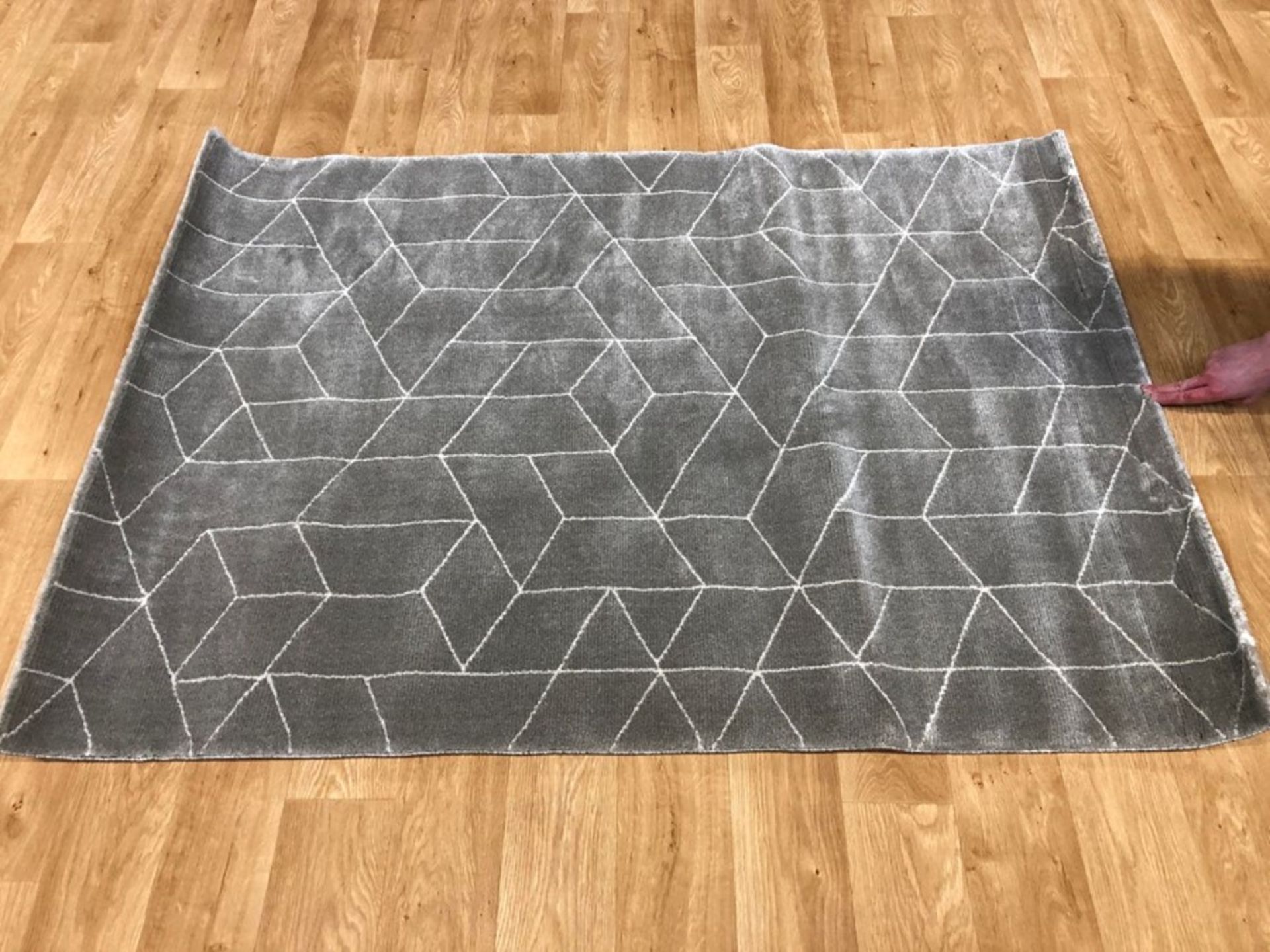 LA REDOUTE CONTEMPORARY GEOMETRIC PATTERNED RUG / SIZE: 120 X 170CM