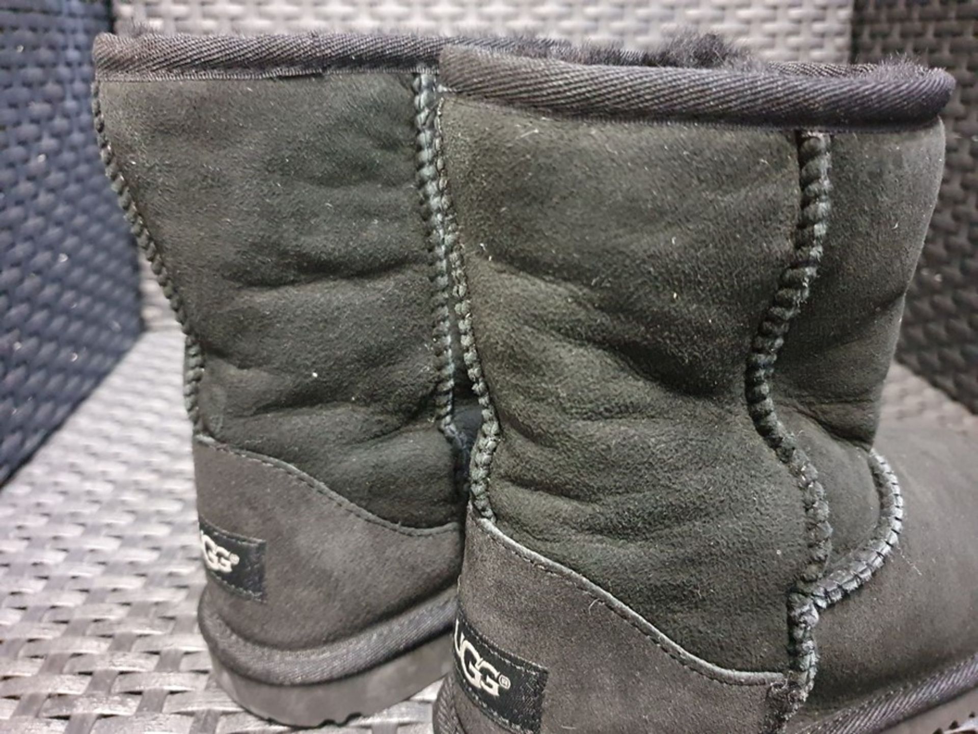 ONE PAIR OF UGG CLASSIC II SUEDE BOOTS WITH FAUX FUR LINING IN BLACK - SIZE UK 2. RRP £145.00. GRADE - Image 3 of 3