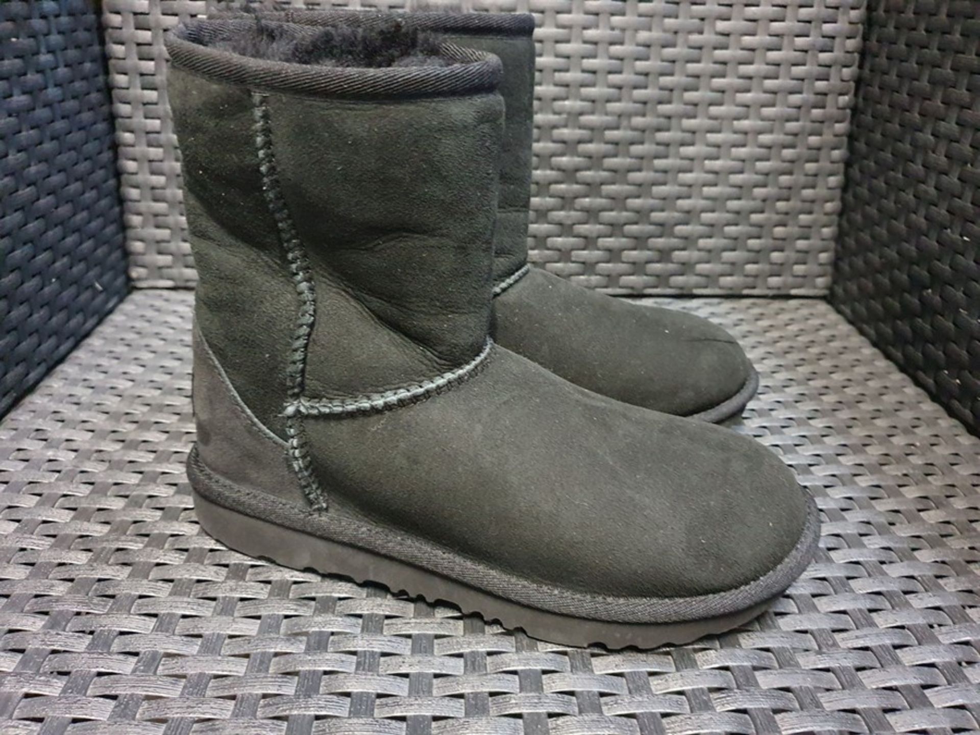 ONE PAIR OF UGG CLASSIC II SUEDE BOOTS WITH FAUX FUR LINING IN BLACK - SIZE UK 2. RRP £145.00. GRADE