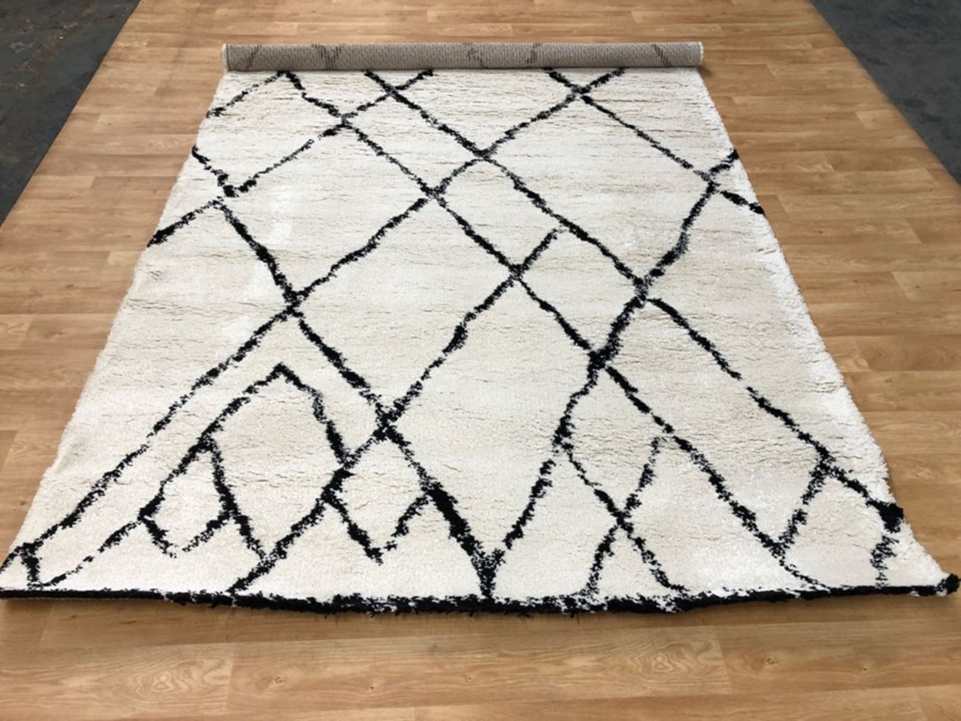 LA REDOUTE RABISCO BERBER STYLE RUG / SIZE: 200 X 290CM