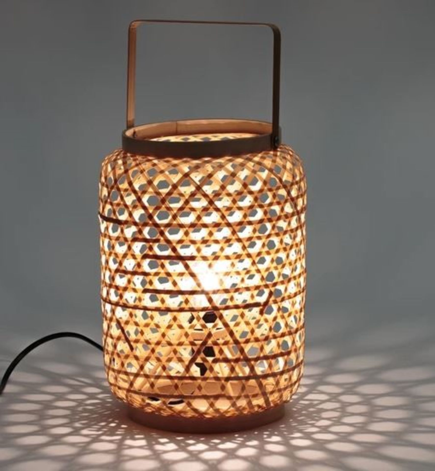 1 LOT TO CONTAIN AN ISKAA BAMBOO TABLE LAMP IN NATURAL / RRP £30.00 / GRADE A