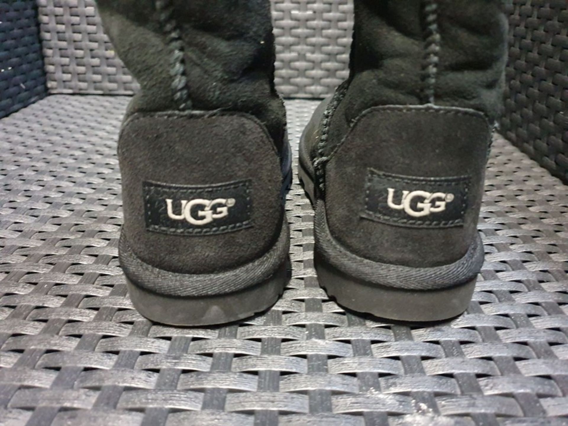 ONE PAIR OF UGG CLASSIC II SUEDE BOOTS WITH FAUX FUR LINING IN BLACK - SIZE UK 2. RRP £145.00. GRADE - Image 2 of 3