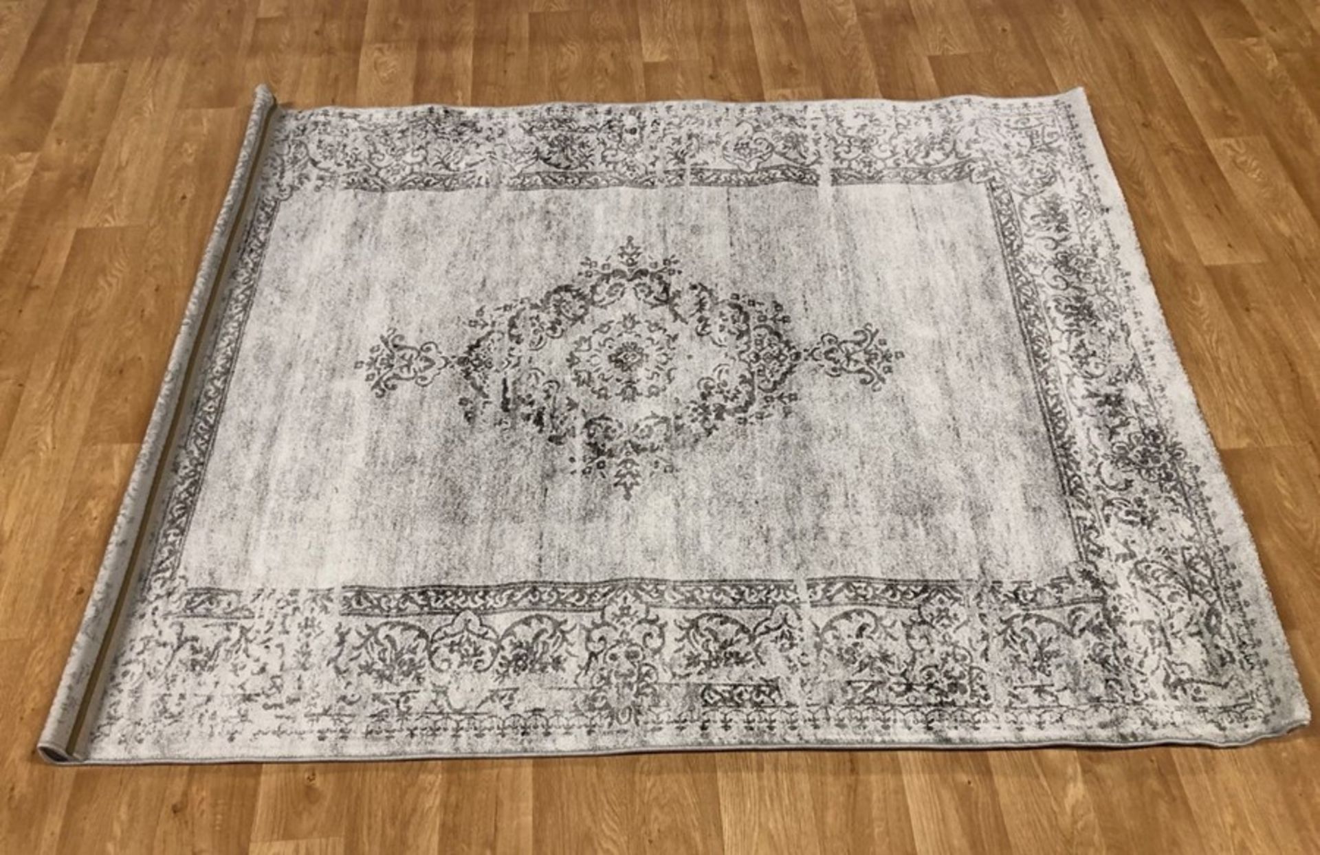 LA REDOUTE TRADITIONAL FADED RUG / SIZE: 160 X 220CM