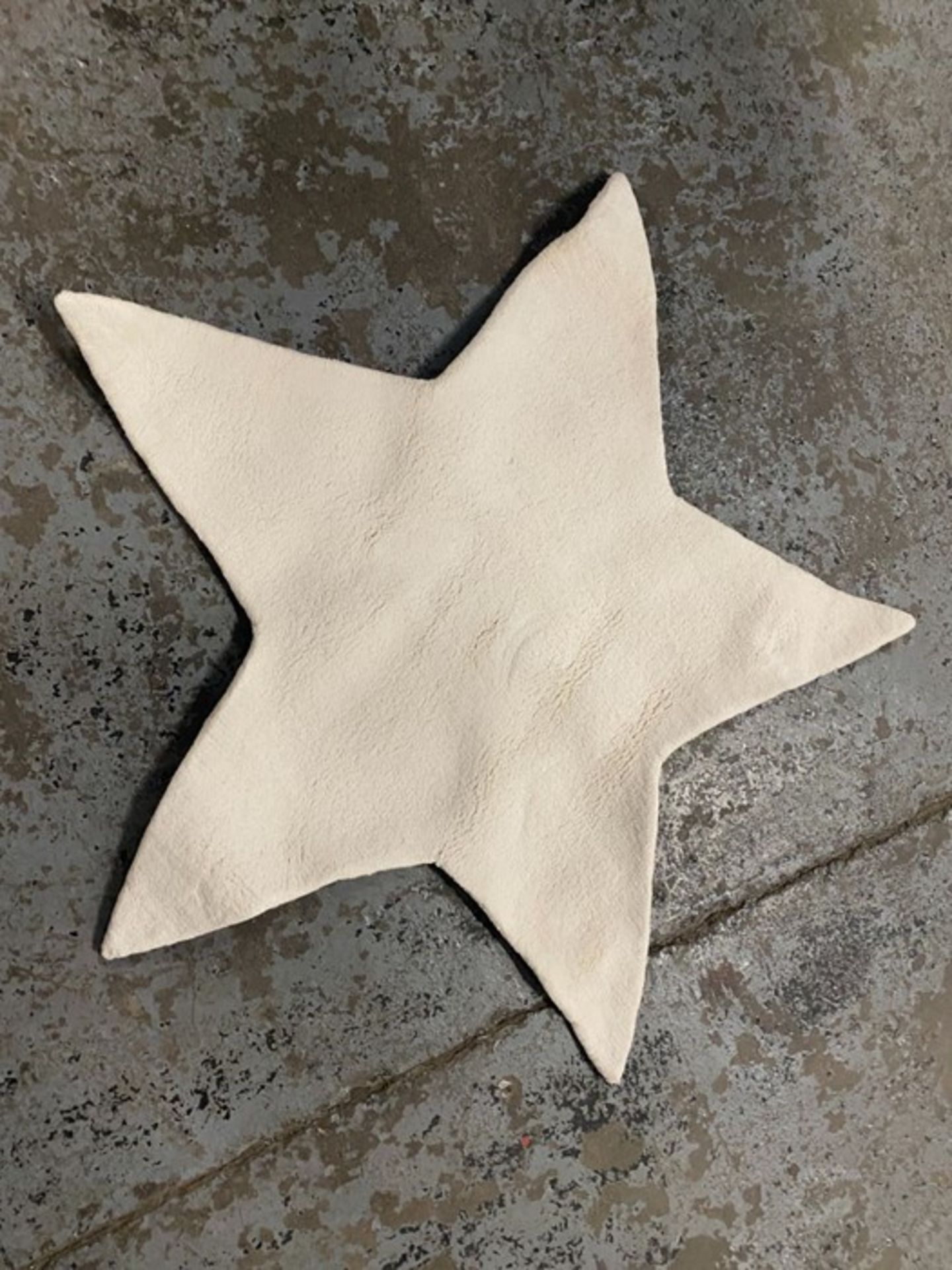 LA REDOUTE ESTEA STAR-SHAPED CHILD'S RUG, SIZE 100X100CM