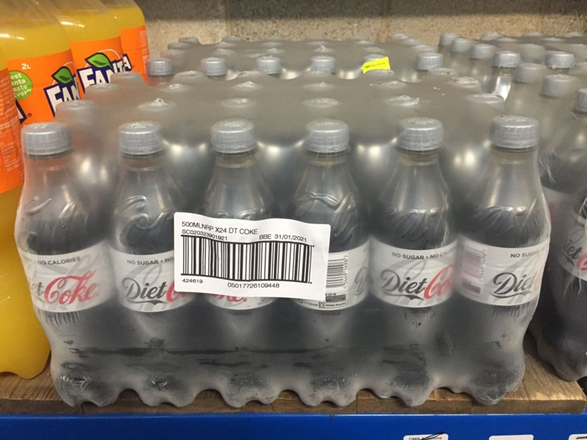 1 LOT TO CONTAIN A 24 PACK OF DIET COKE 500ML BOTTLES BB 31 JAN 2021