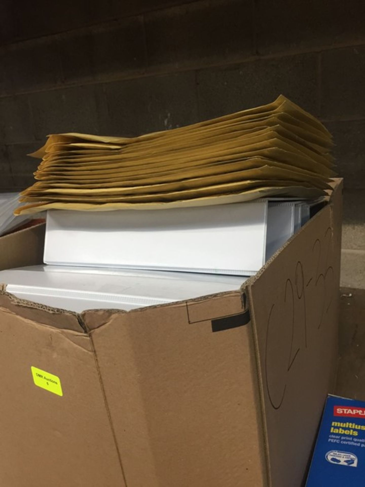 1 LOT TO CONTAIN A BOX OF WHITE BINDERS AND A STACK OF MANILLA PADDED ENVELOPES