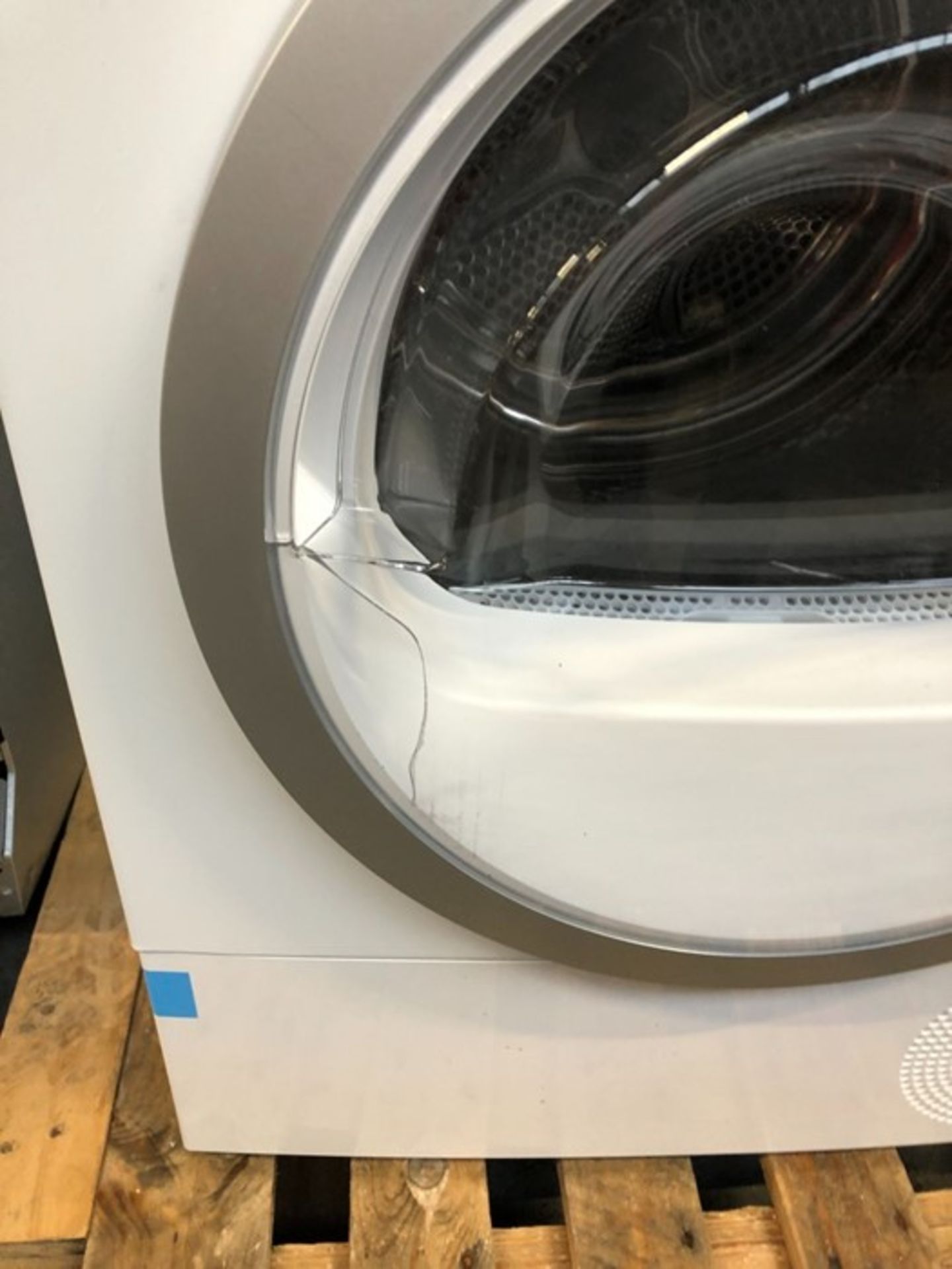 BOSCH WTR85V21GB HEAT PUMP TUMBLE DRYER - Image 2 of 3