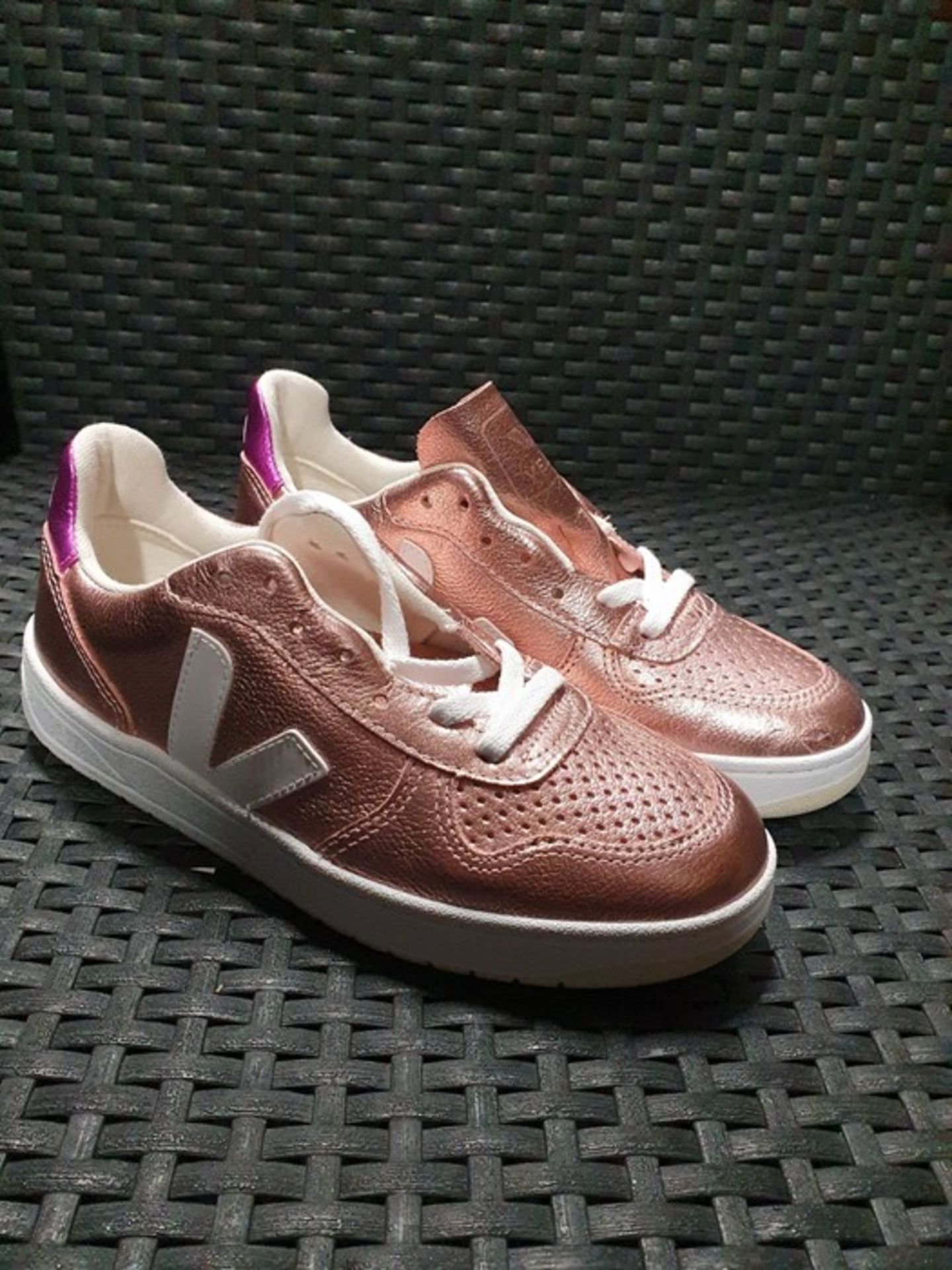 ONE PAIR OF VEJA ESPLAR LACE UP METALLIC TRAINERS IN PINK - SIZE UK 3. RRP £86.00 GRADE A* - AS NEW.